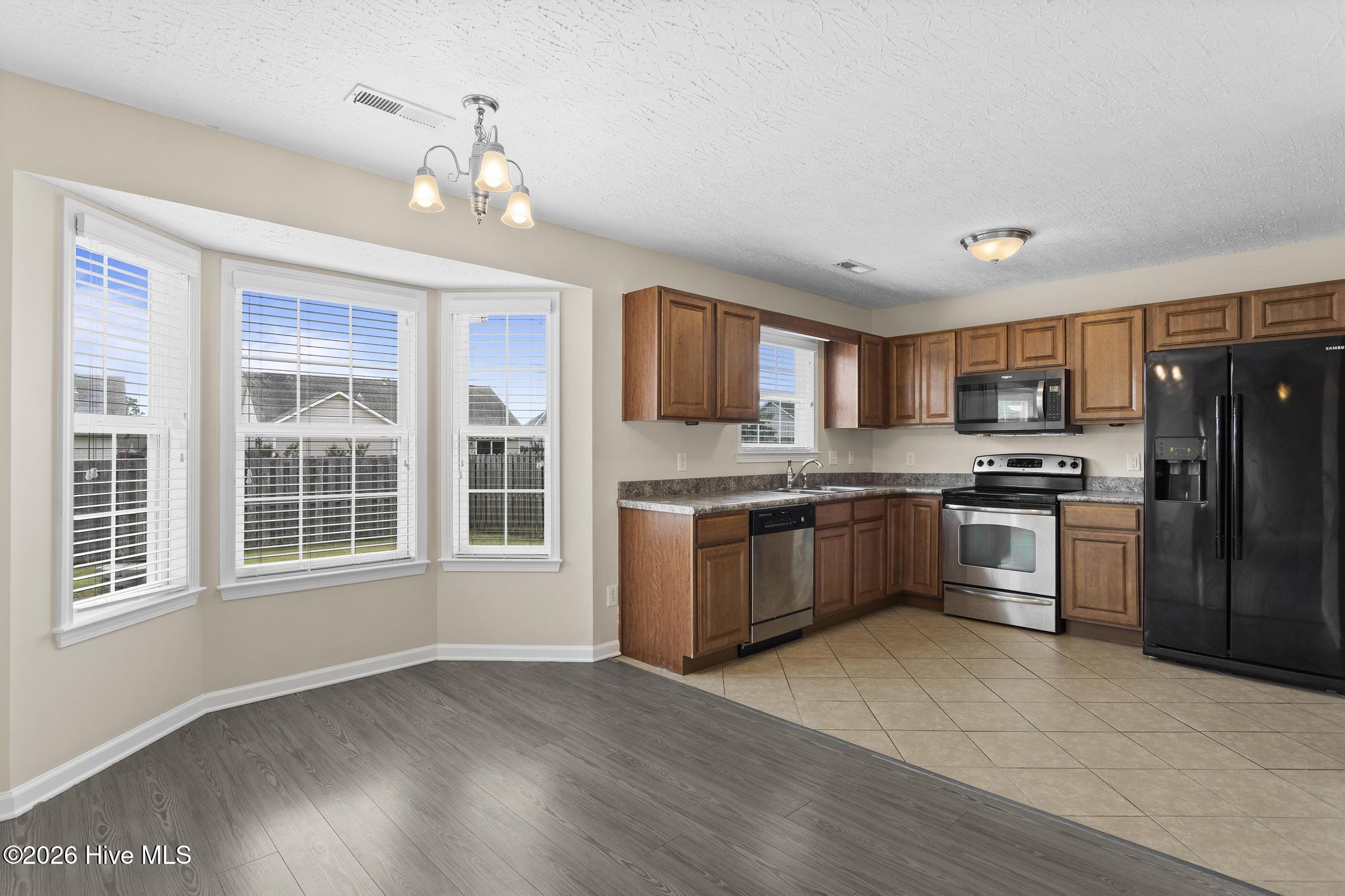 401 Tree Court Property Photo 7