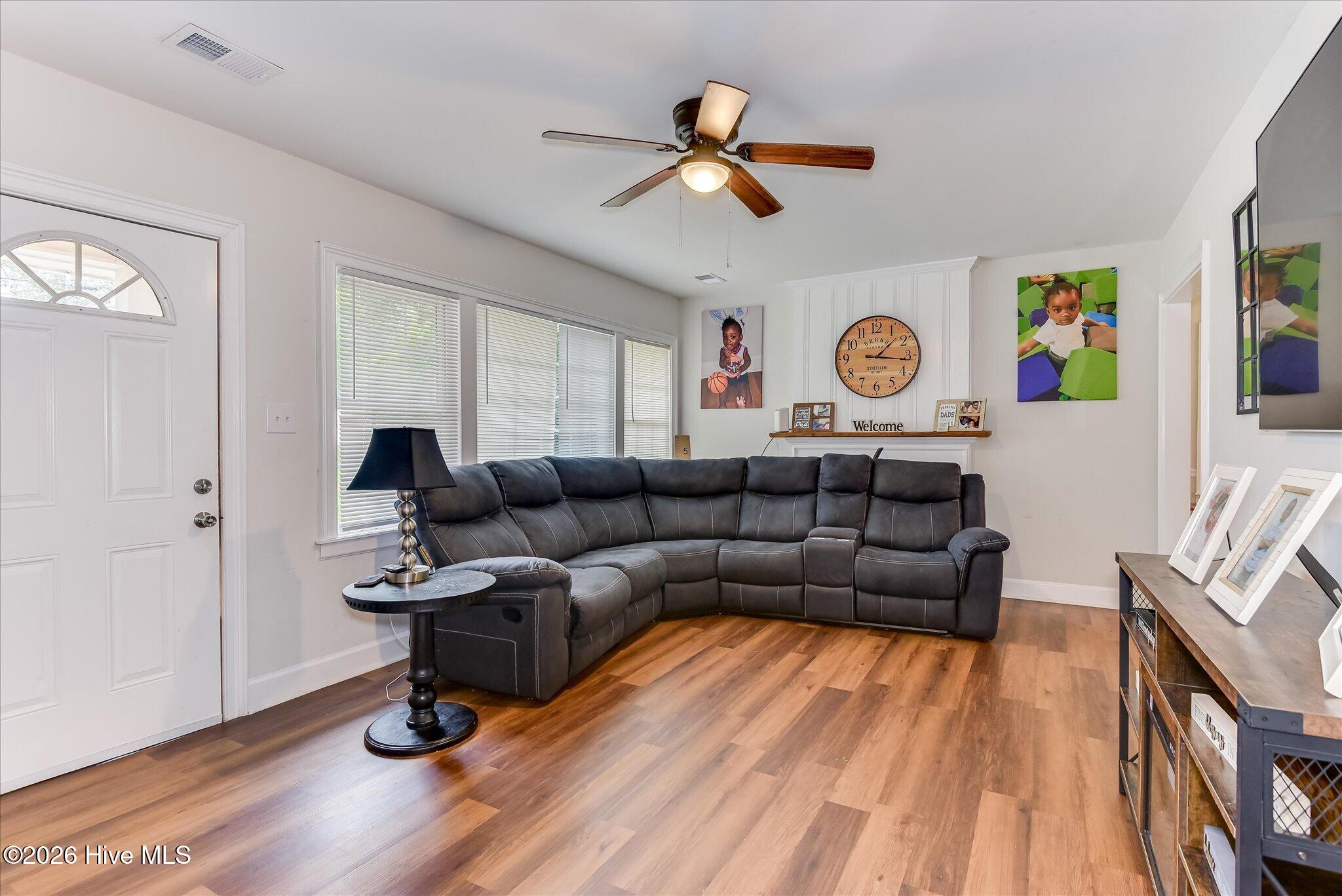 2823 Oakland Avenue Property Photo 5