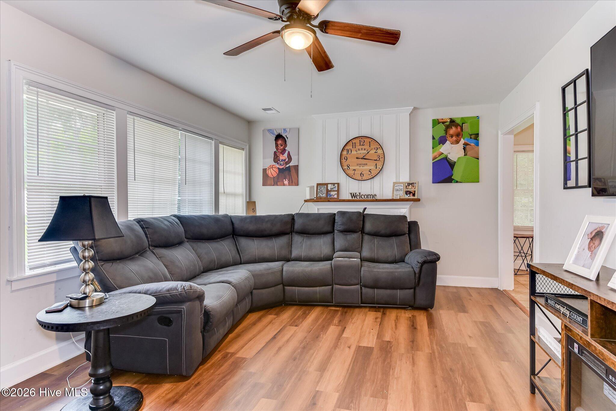 2823 Oakland Avenue Property Photo 6