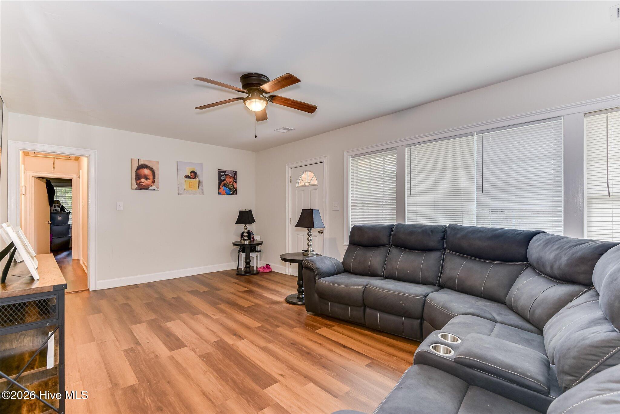 2823 Oakland Avenue Property Photo 7