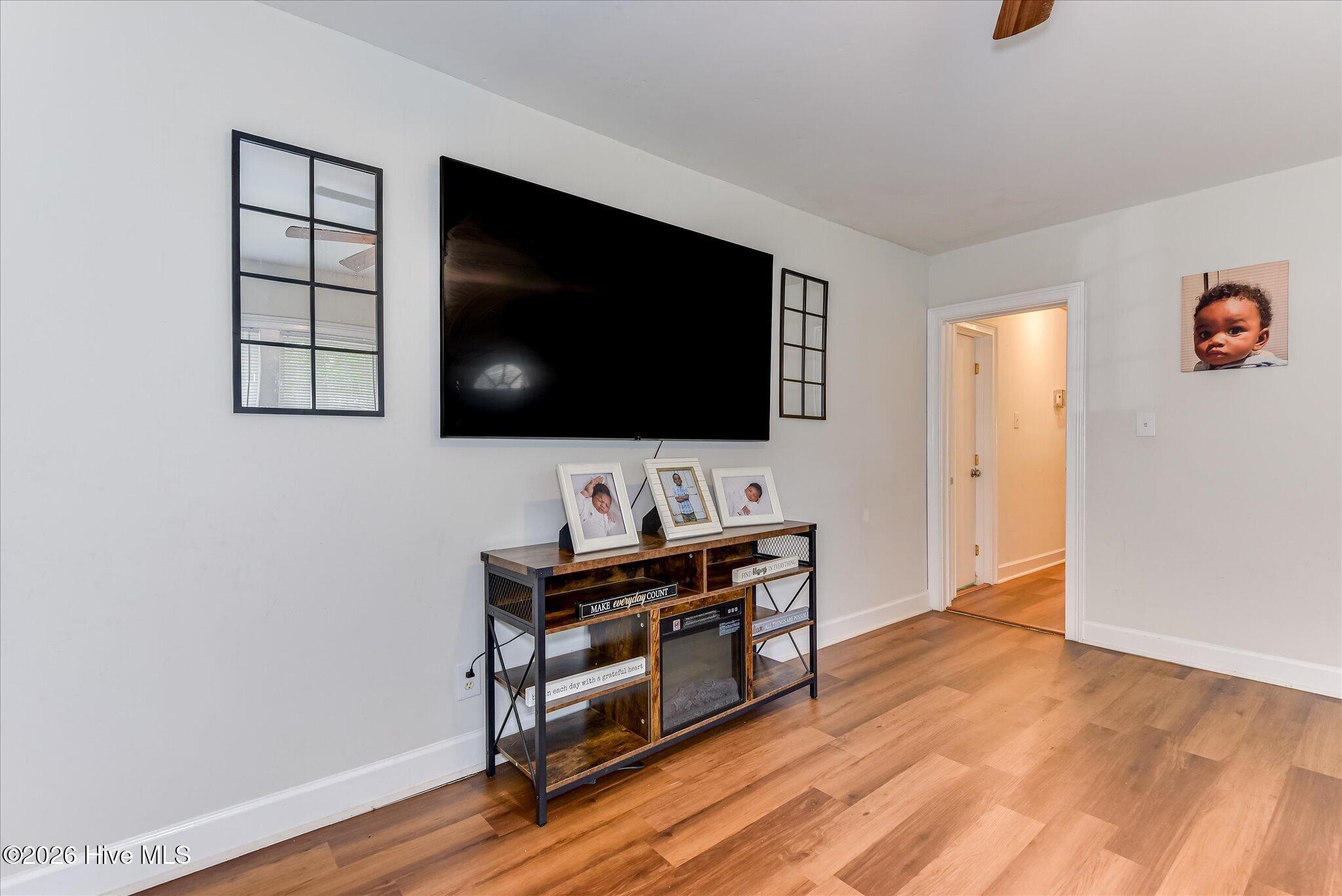 2823 Oakland Avenue Property Photo 8
