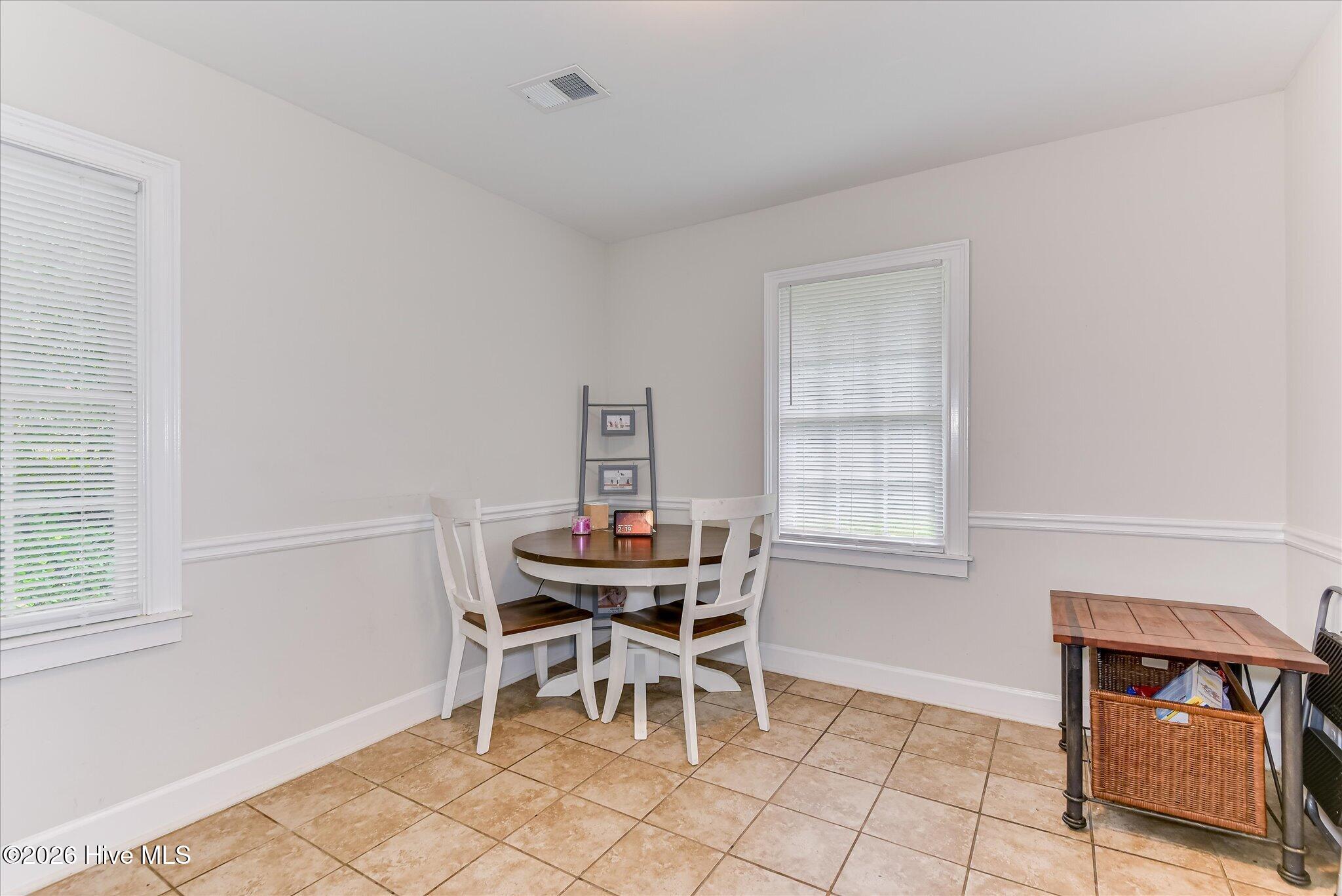 2823 Oakland Avenue Property Photo 10