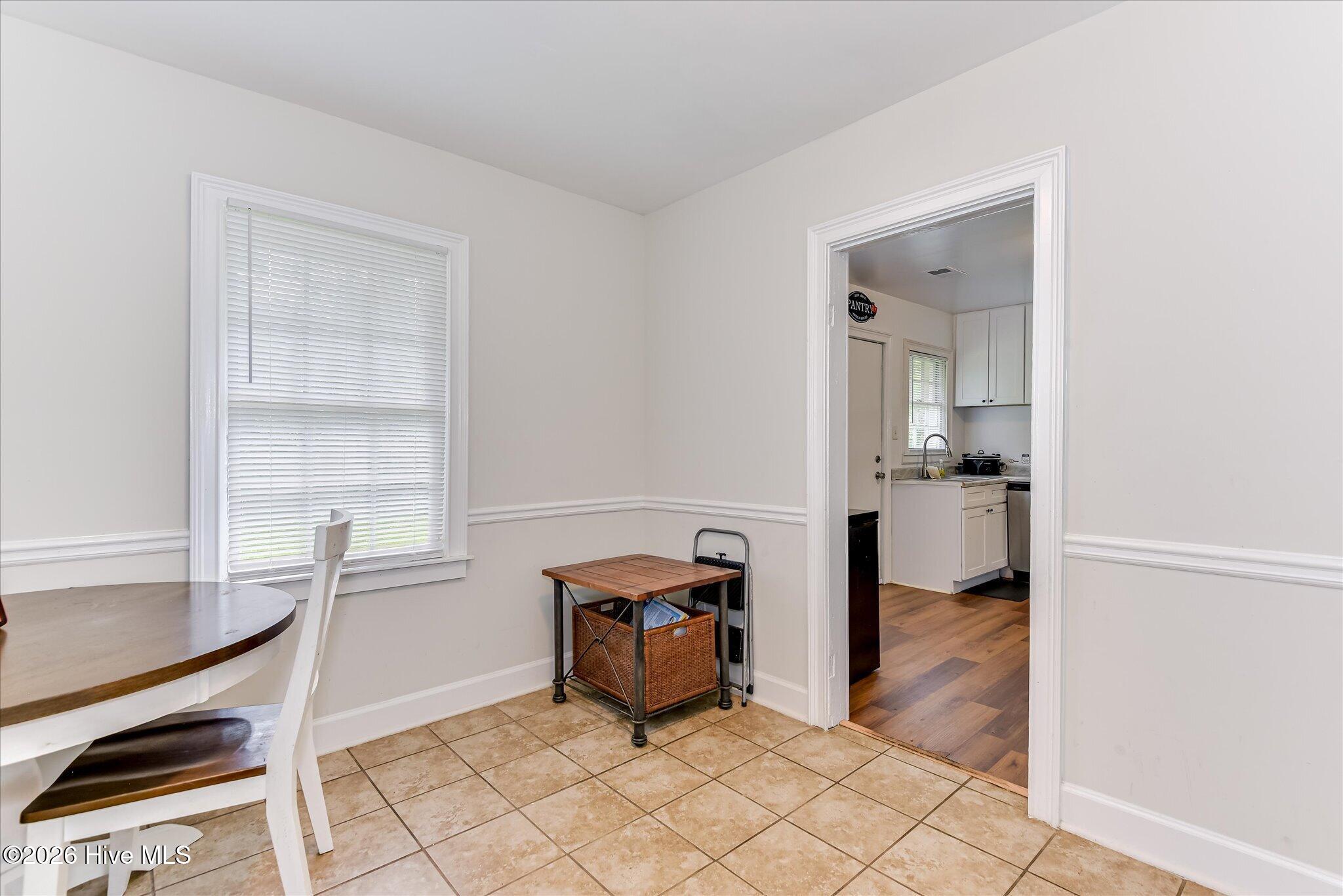 2823 Oakland Avenue Property Photo 12