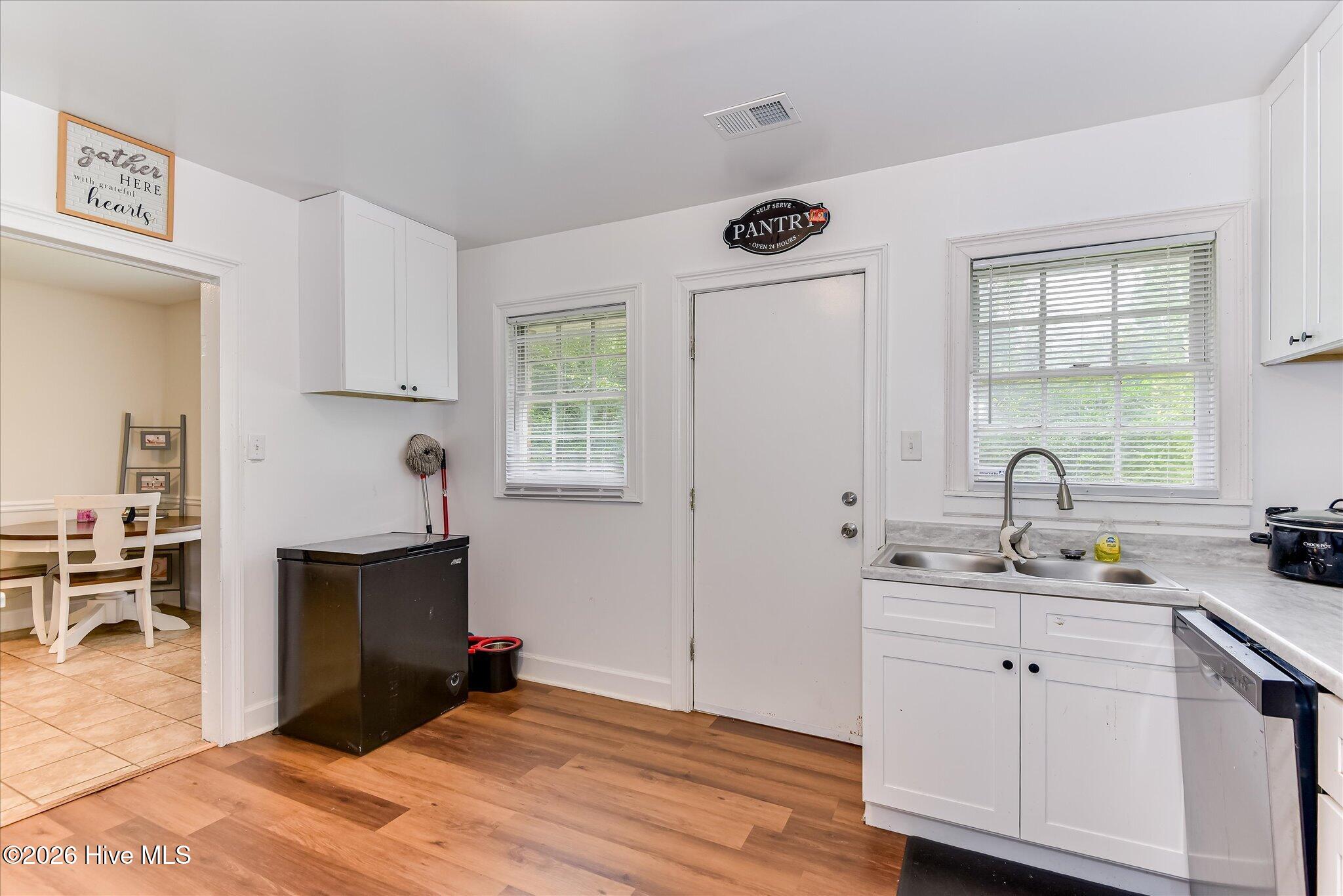 2823 Oakland Avenue Property Photo 16
