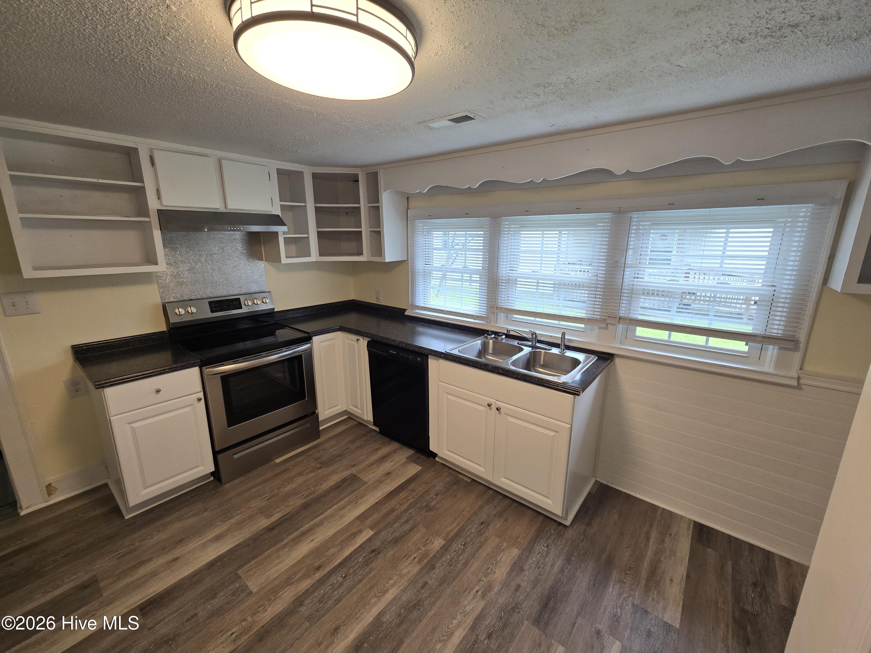 511 S Shore Drive Property Photo 6
