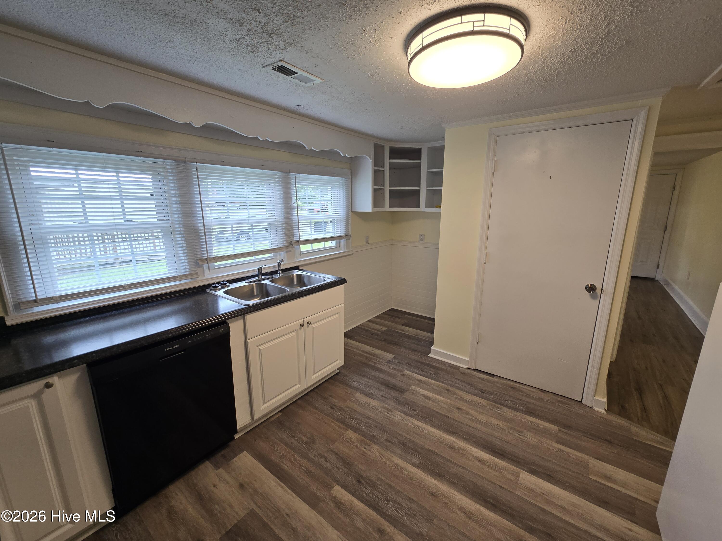 511 S Shore Drive Property Photo 7