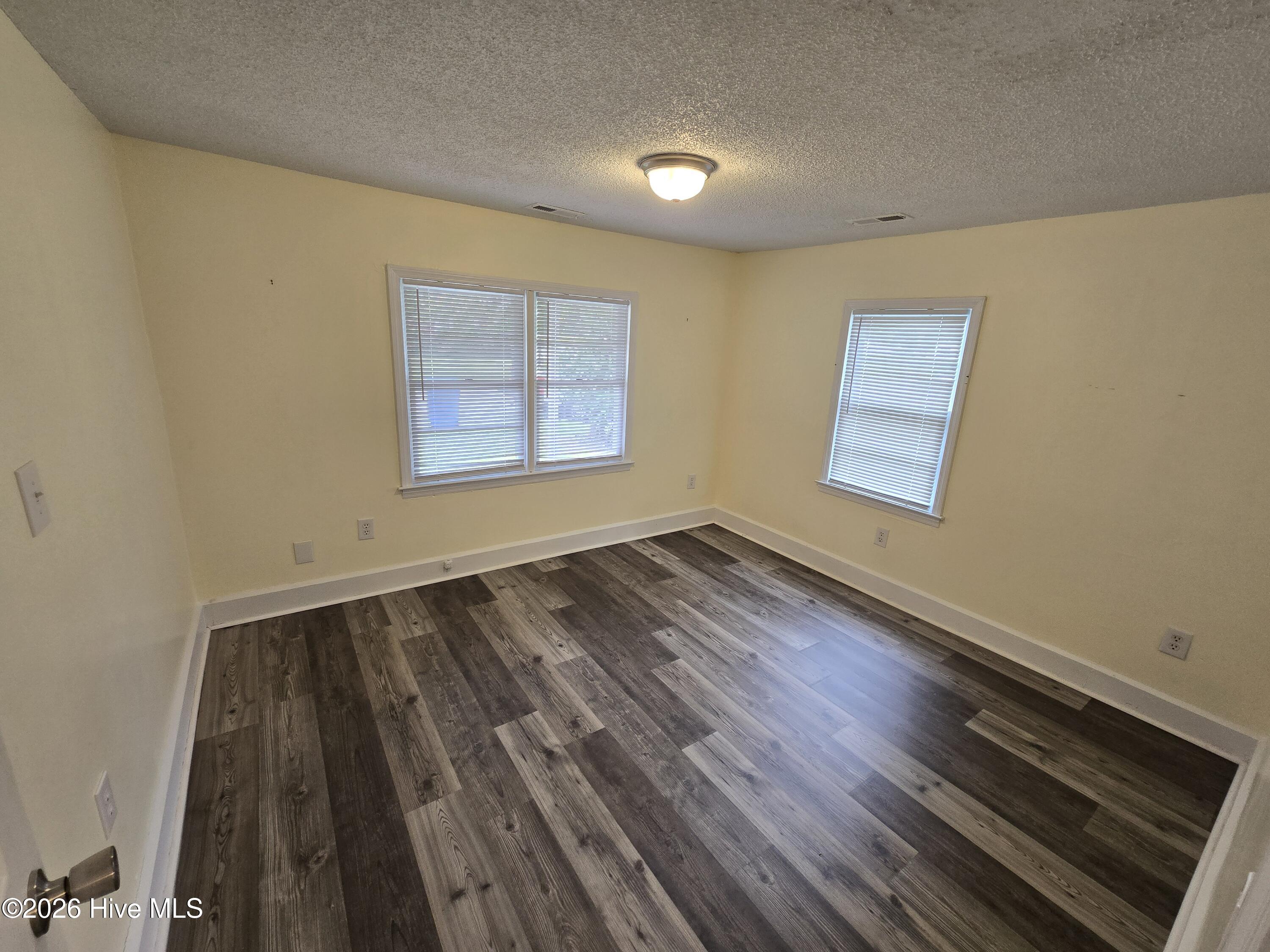 511 S Shore Drive Property Photo 9