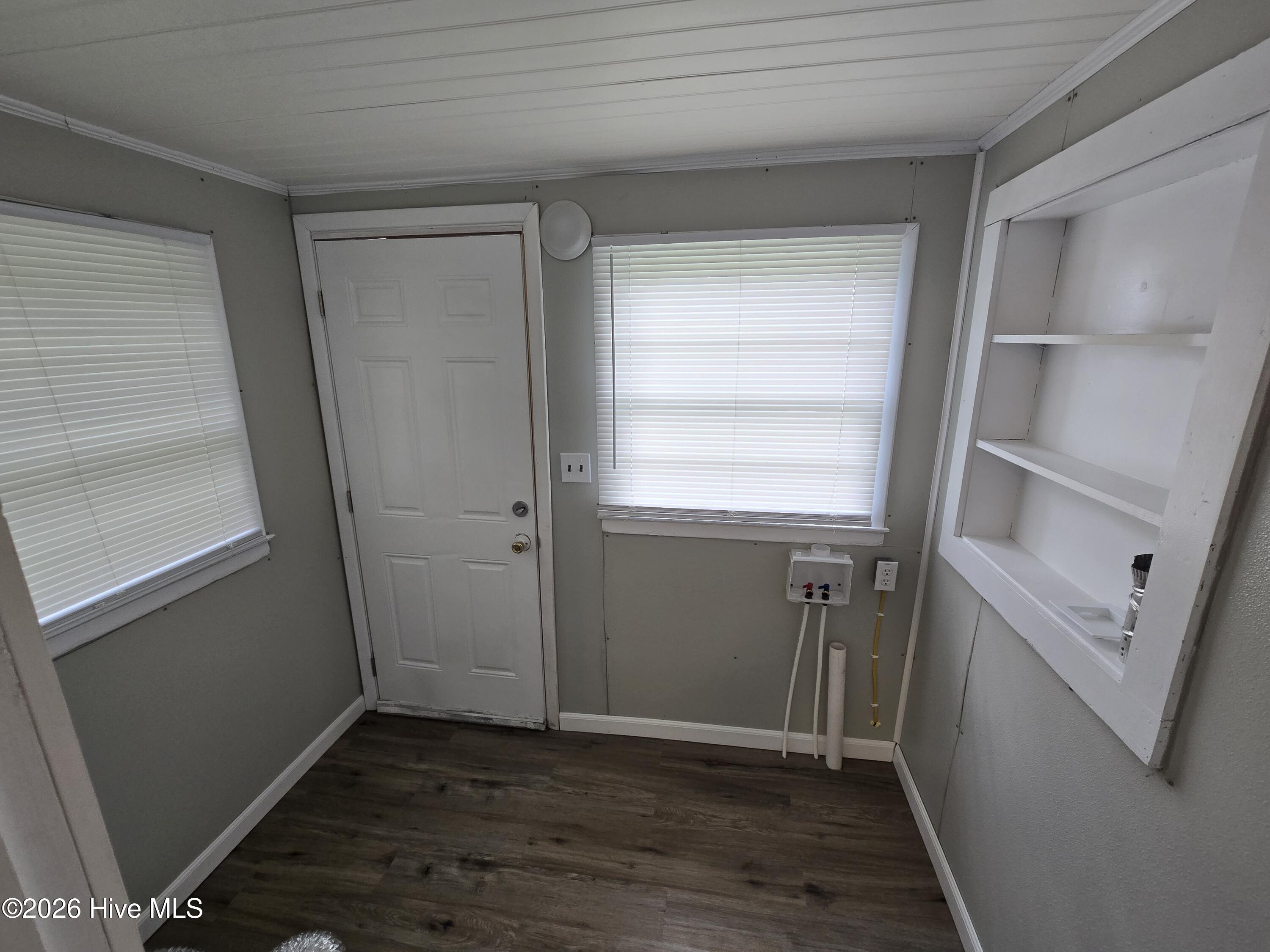 511 S Shore Drive Property Photo 13