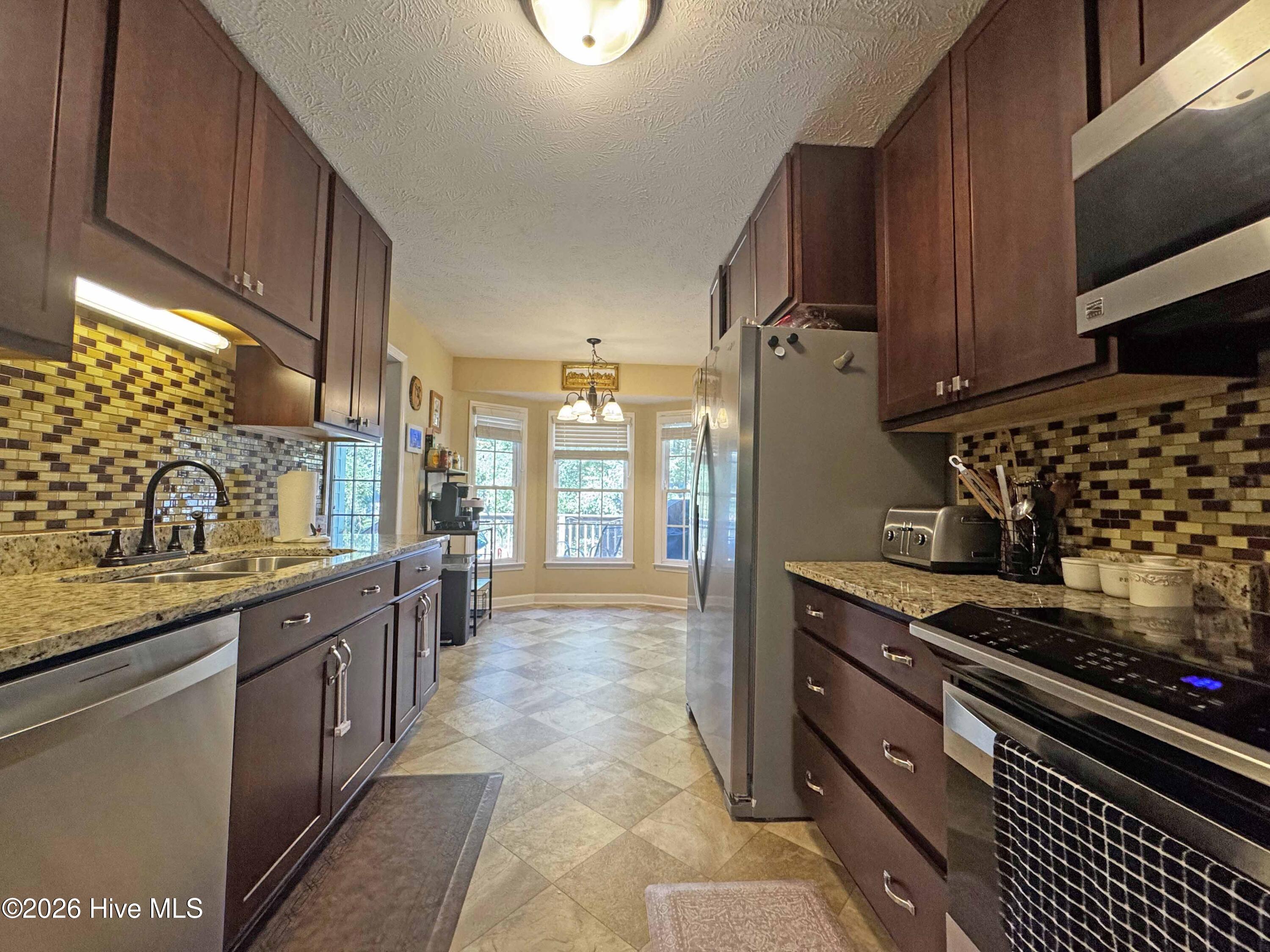 709 Longview Drive Property Photo 10