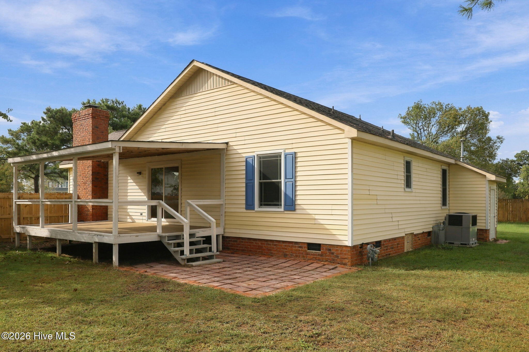 2405 Harness Court Property Photo 6
