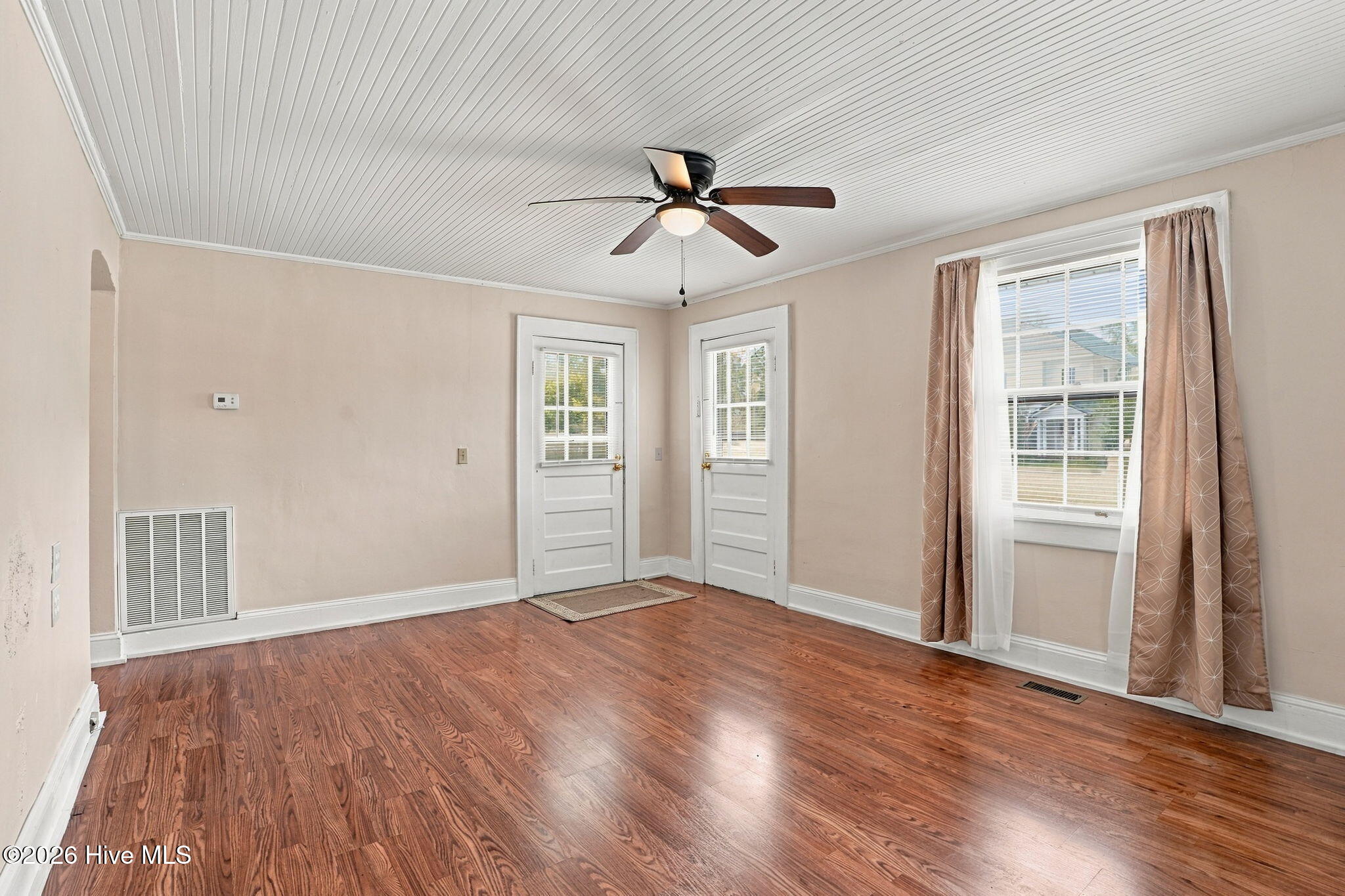 9349 Main Street Property Photo 9