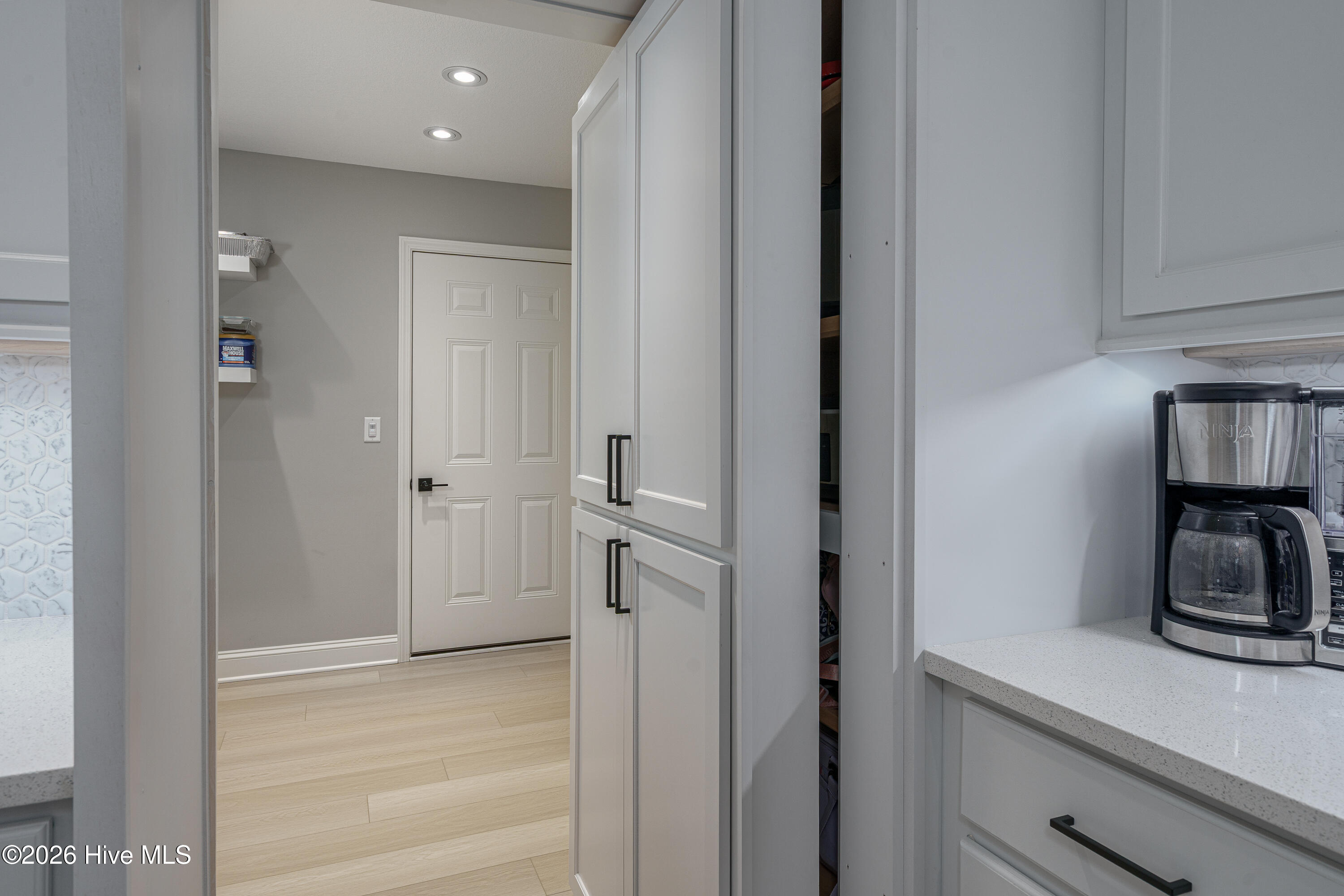 300 Sherwood Forest Drive Property Photo 14
