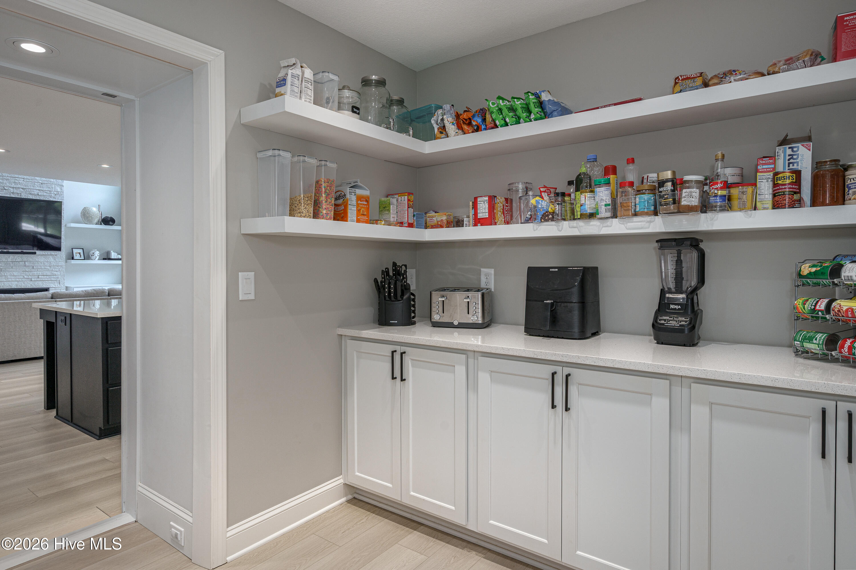 300 Sherwood Forest Drive Property Photo 15