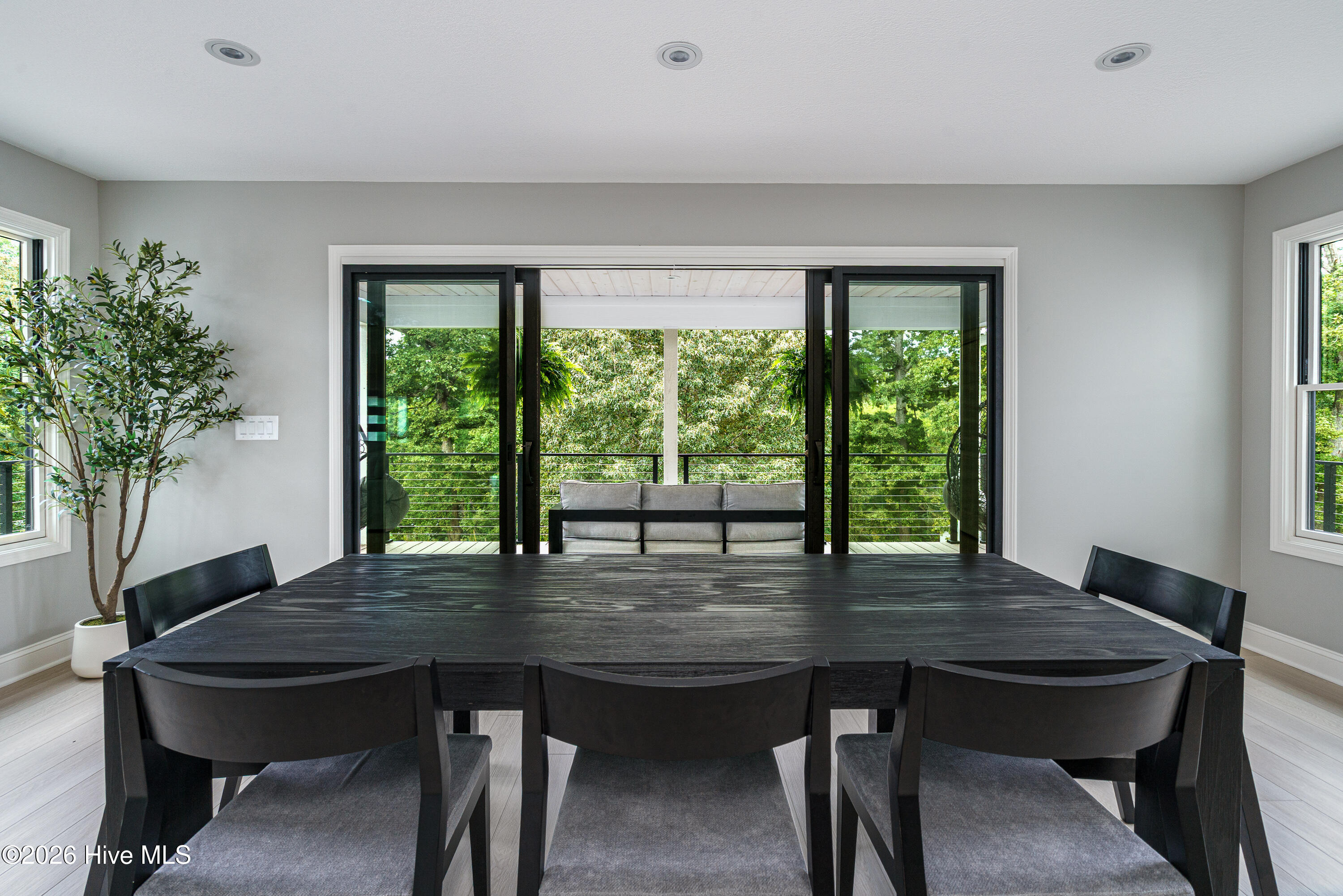 300 Sherwood Forest Drive Property Photo 17