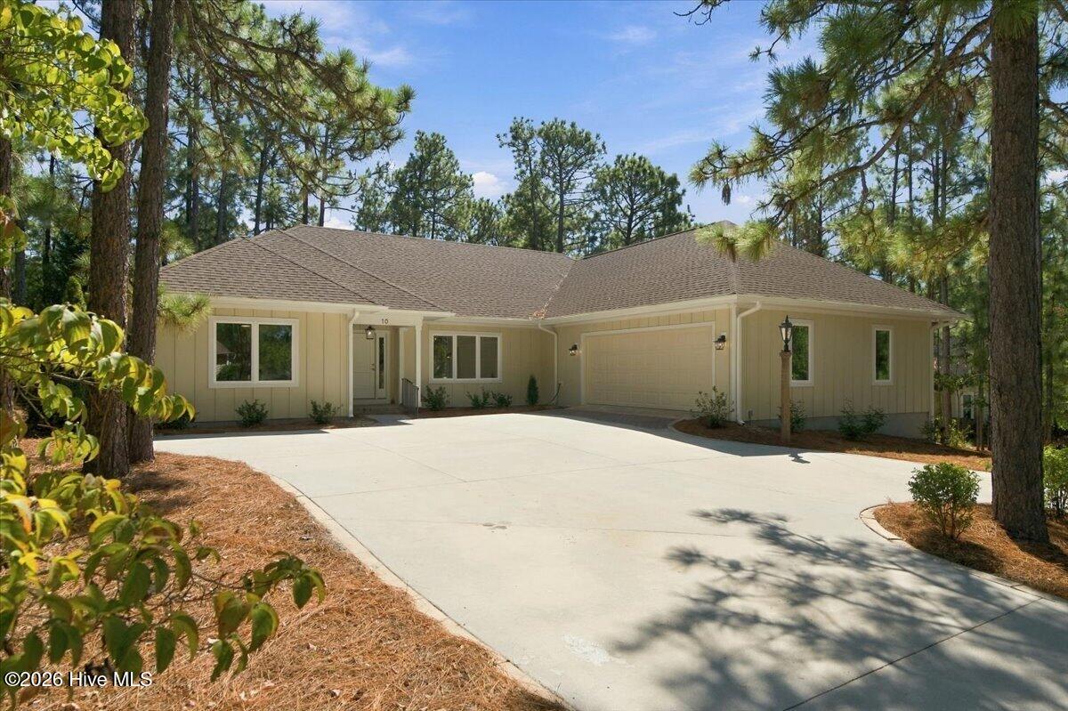 10 Catalpa Lane N Property Photo 1