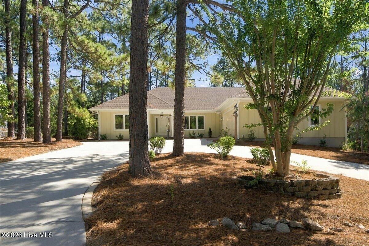 10 Catalpa Lane N Property Photo 2