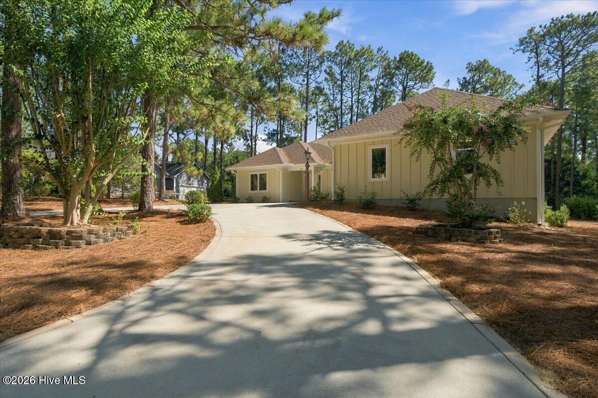 10 Catalpa Lane N Property Photo 3