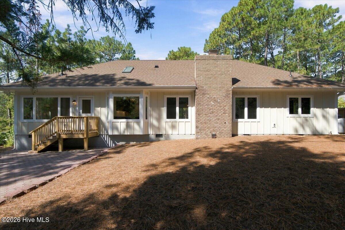 10 Catalpa Lane N Property Photo 5