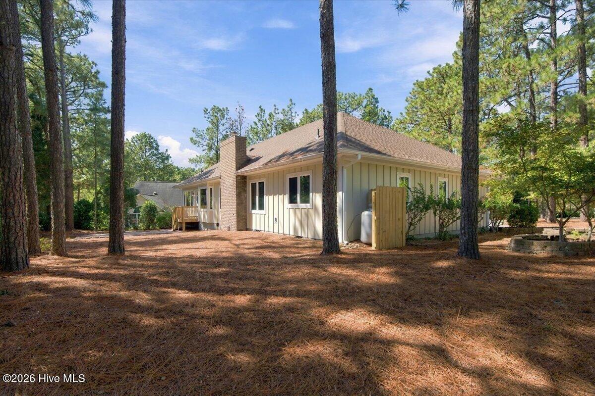 10 Catalpa Lane N Property Photo 6