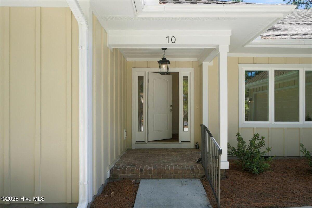 10 Catalpa Lane N Property Photo 7