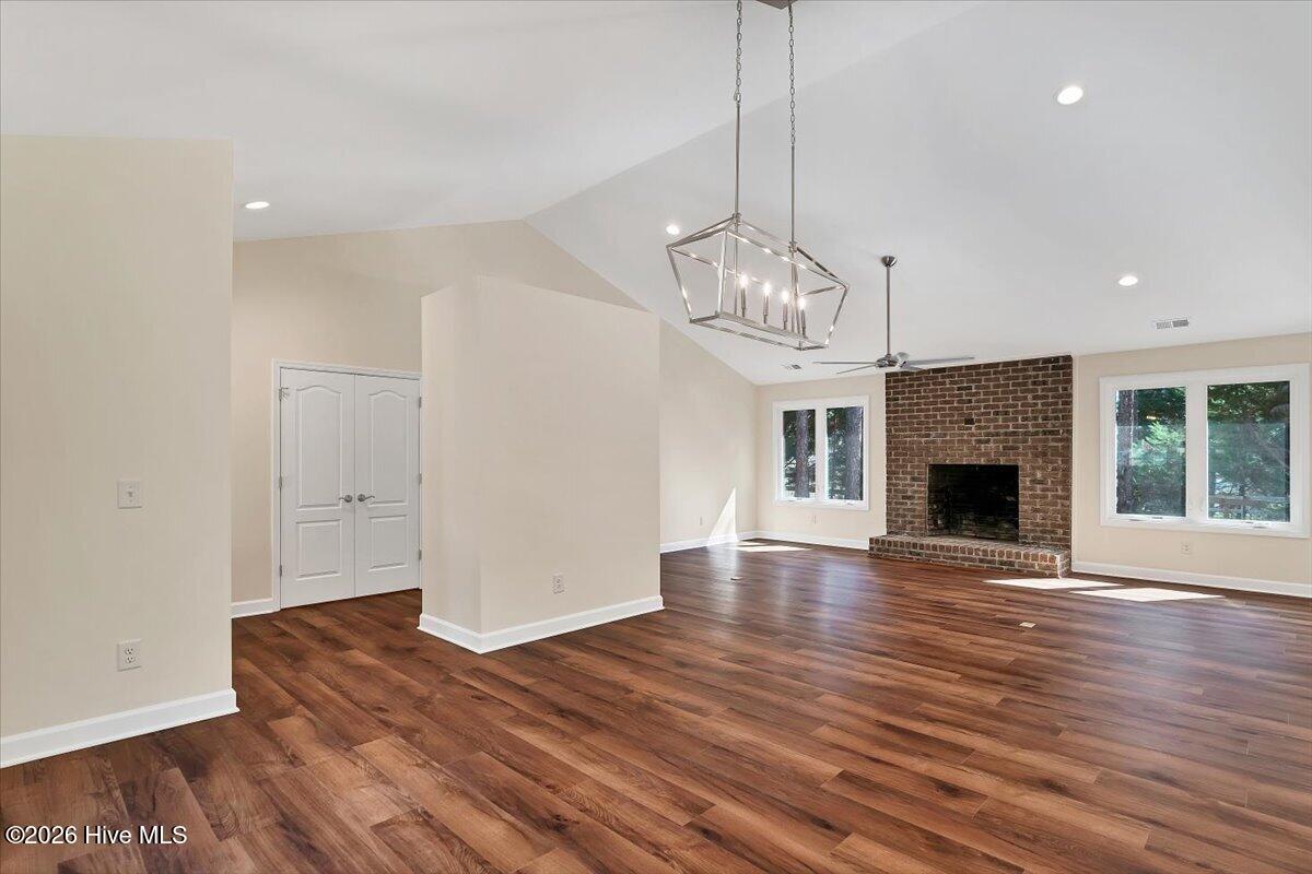 10 Catalpa Lane N Property Photo 8
