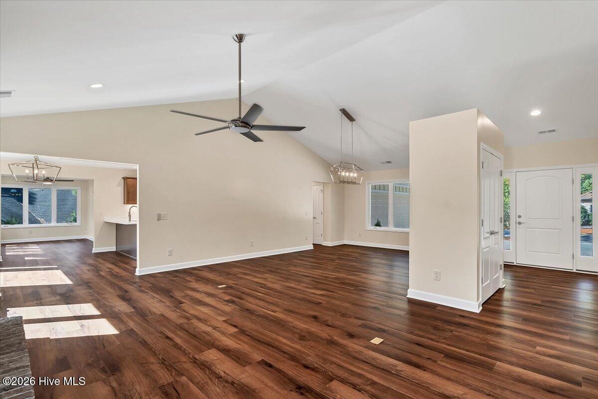 10 Catalpa Lane N Property Photo 14