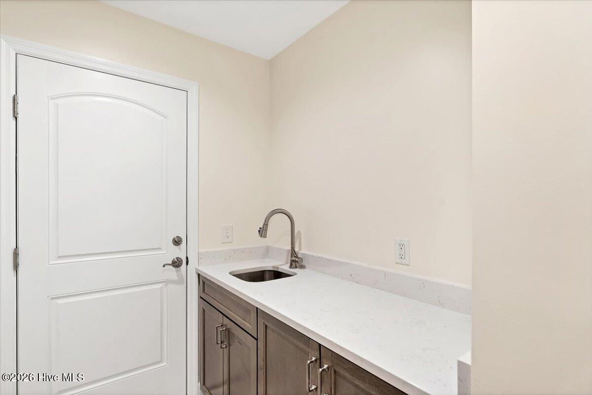 10 Catalpa Lane N Property Photo 38