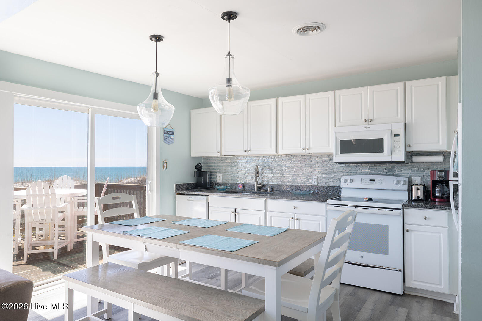 1509 Ocean Drive West Property Photo 6
