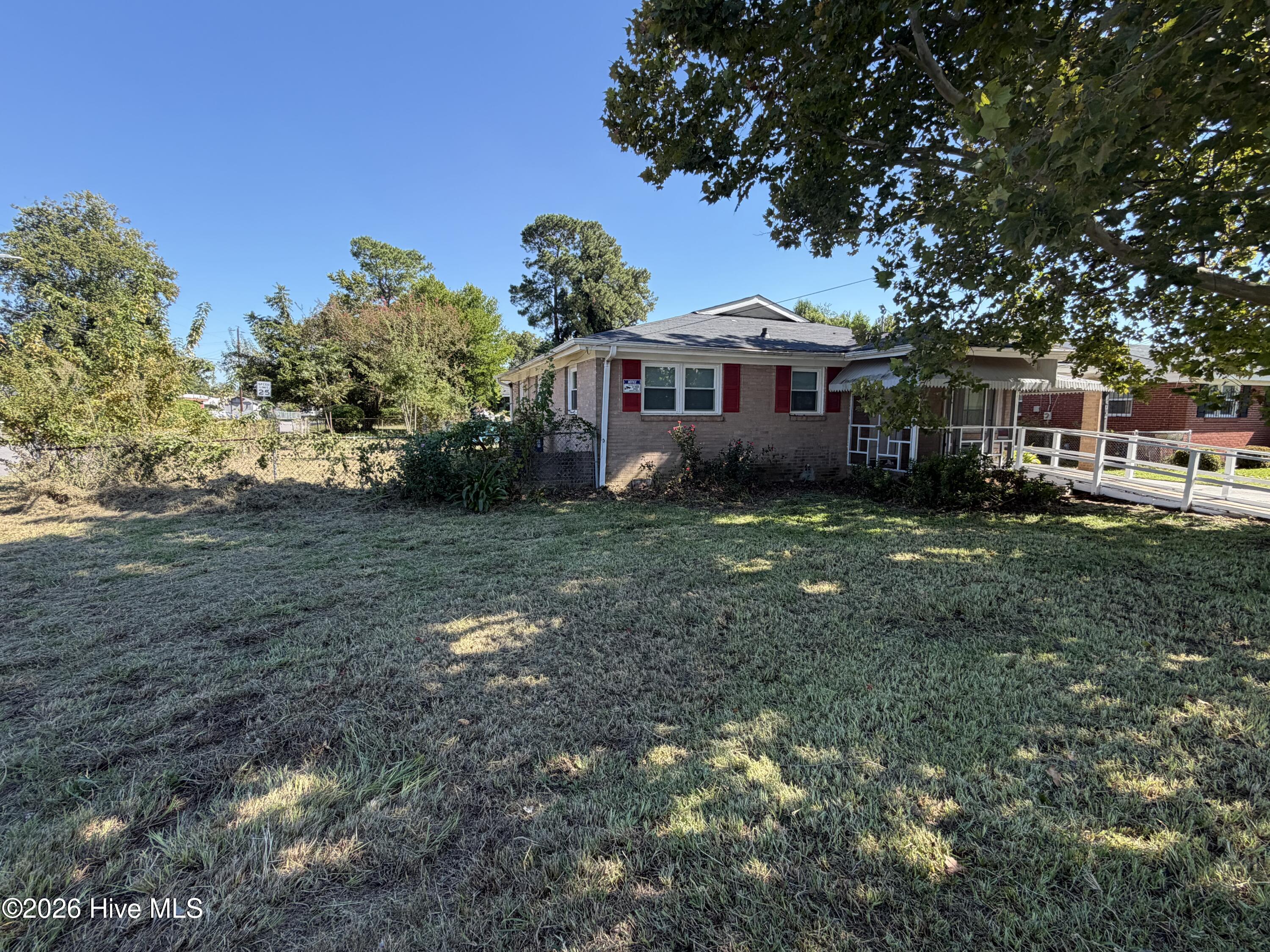 702 E Cedar Street Property Photo 1