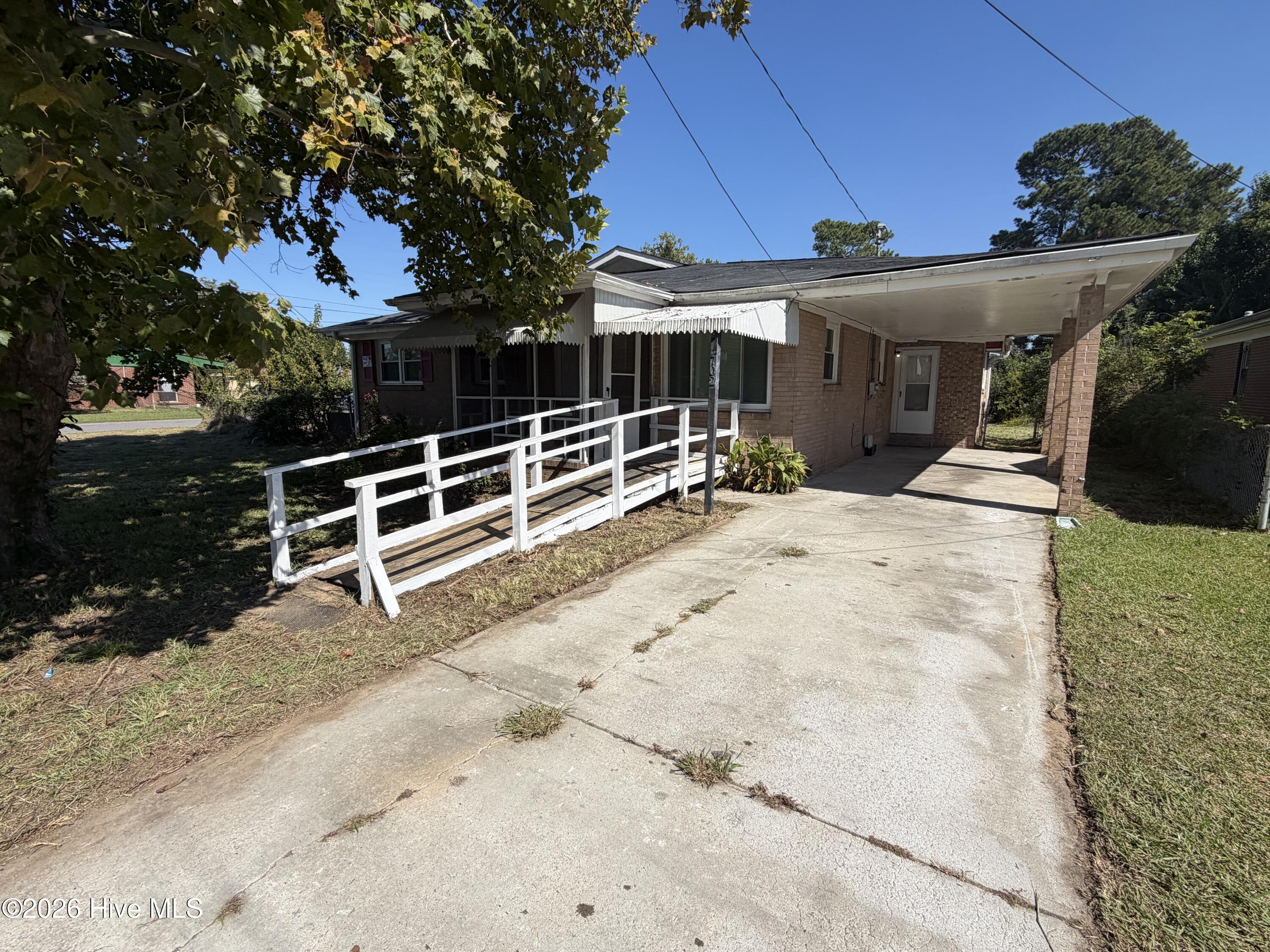 702 E Cedar Street Property Photo 2