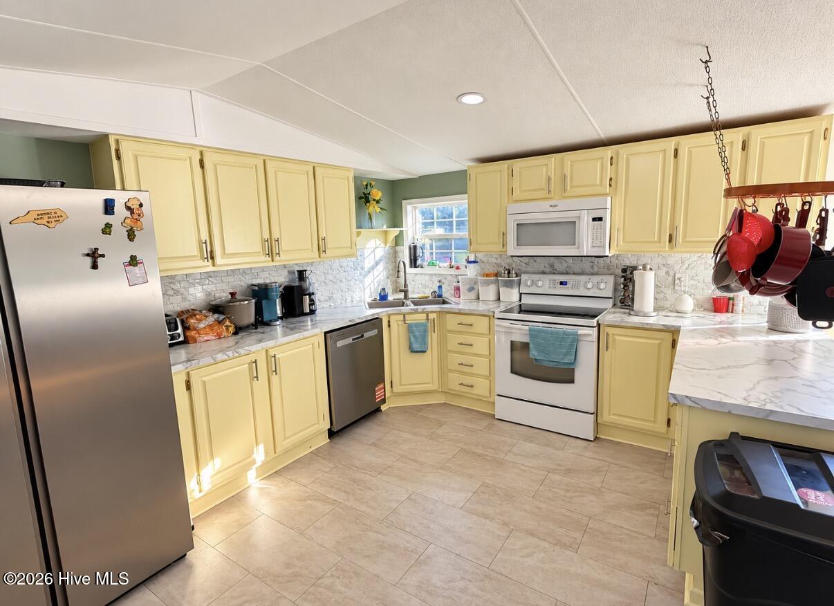 1004 Kayla Court Property Photo 2