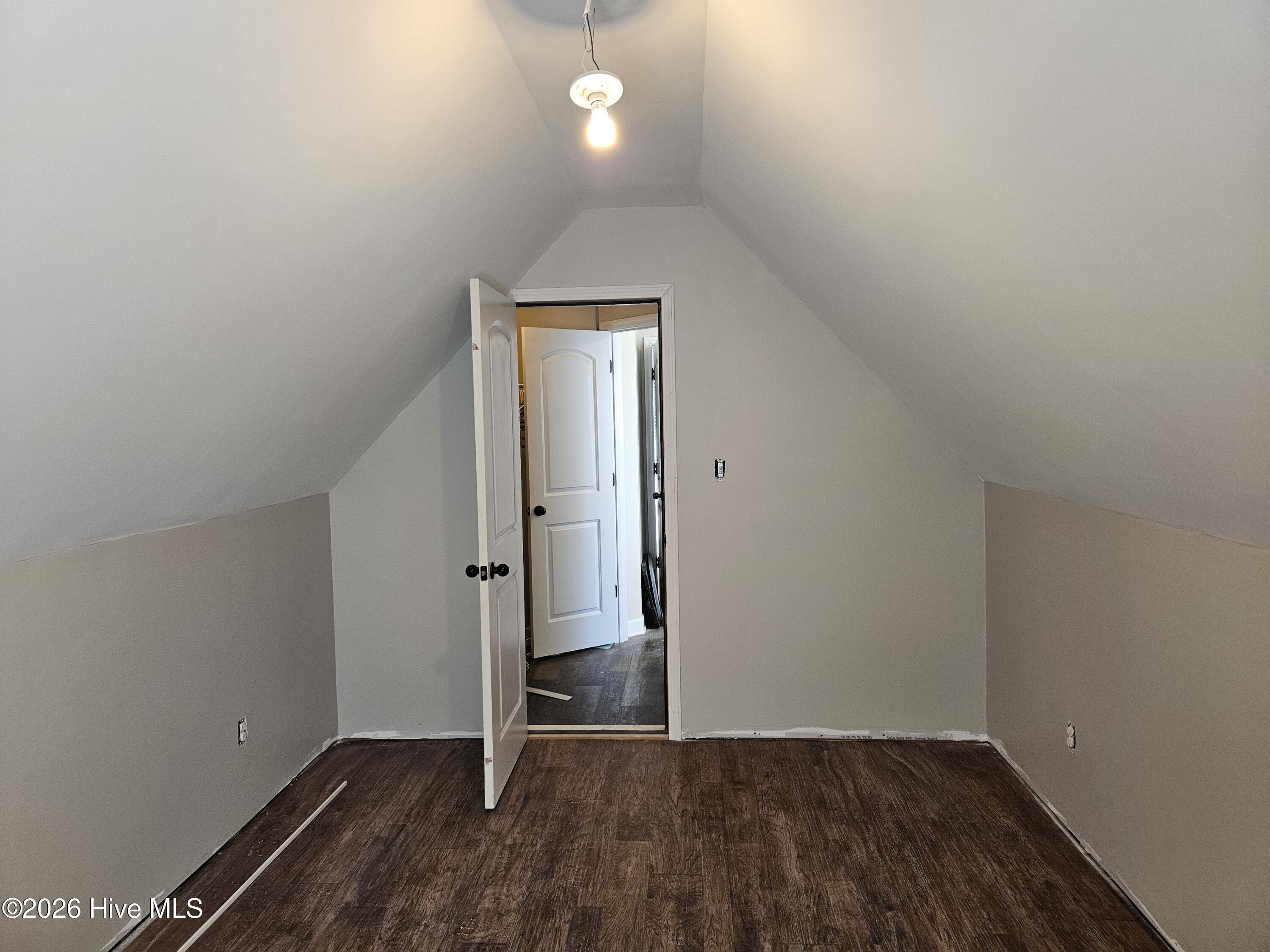 211 Breakwater Drive Property Photo 18