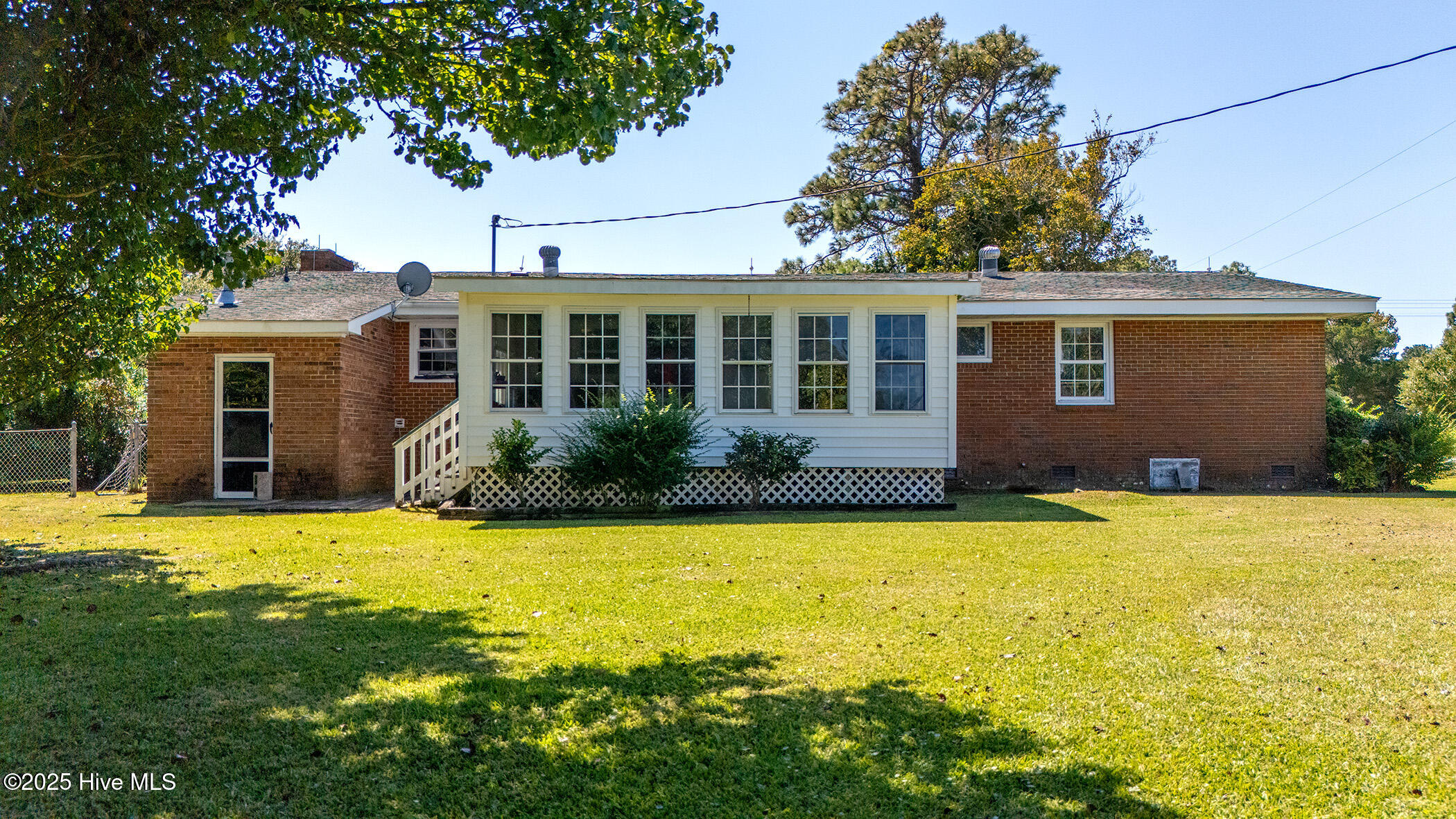 2596 Cedar Island Road Property Photo 5
