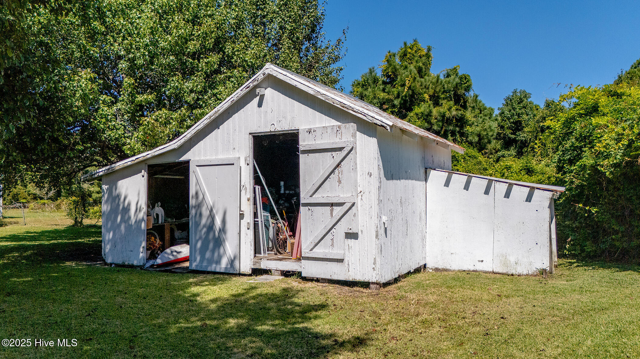 2596 Cedar Island Road Property Photo 6