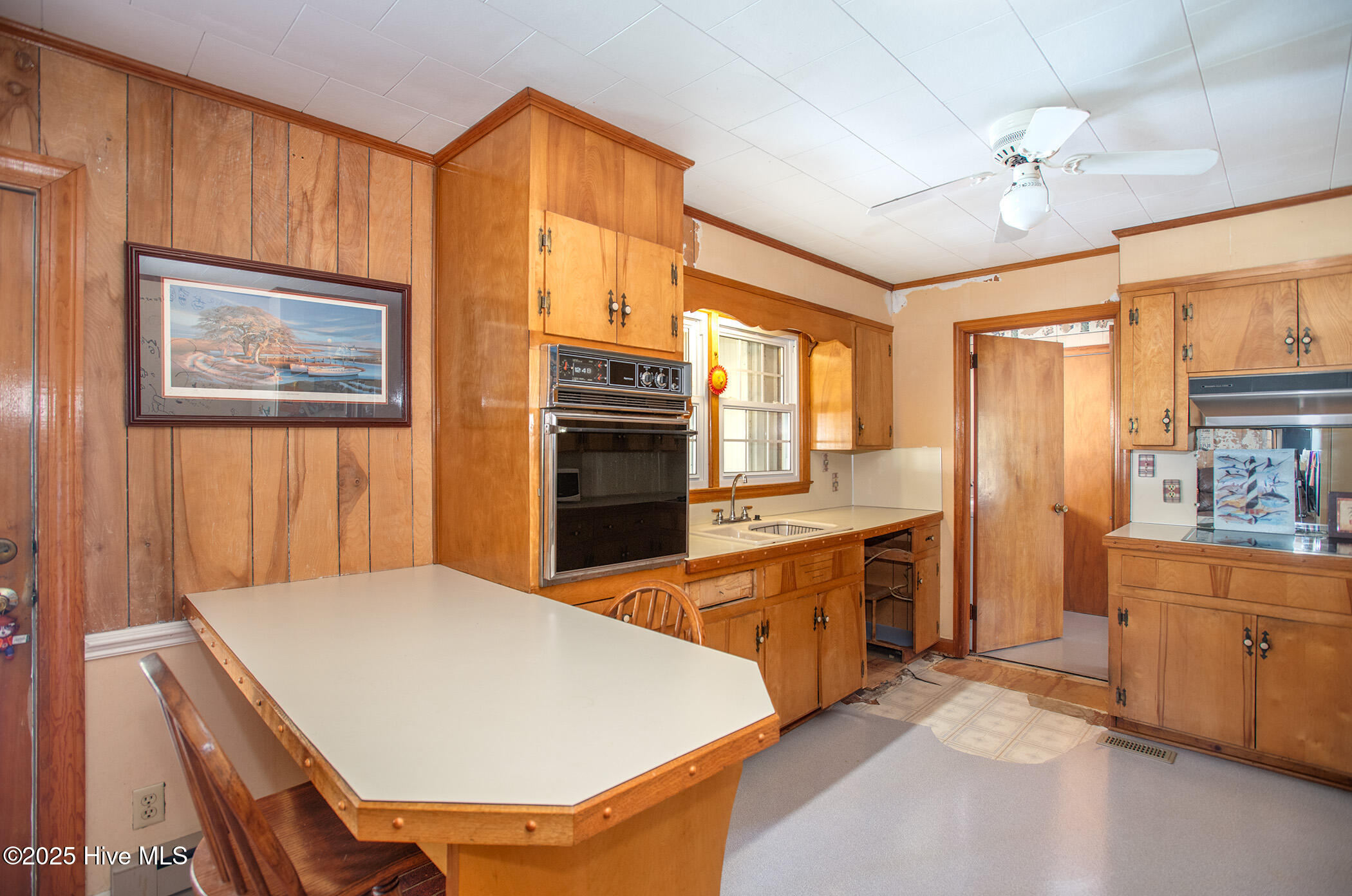 2596 Cedar Island Road Property Photo 13