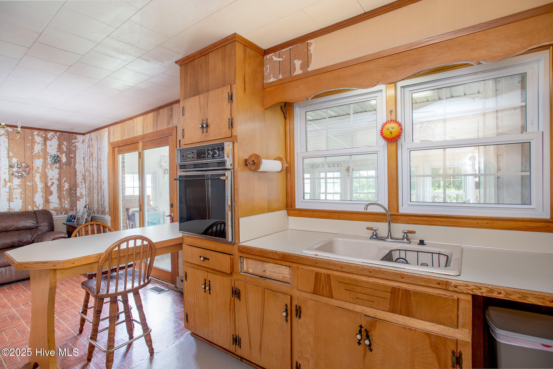 2596 Cedar Island Road Property Photo 14