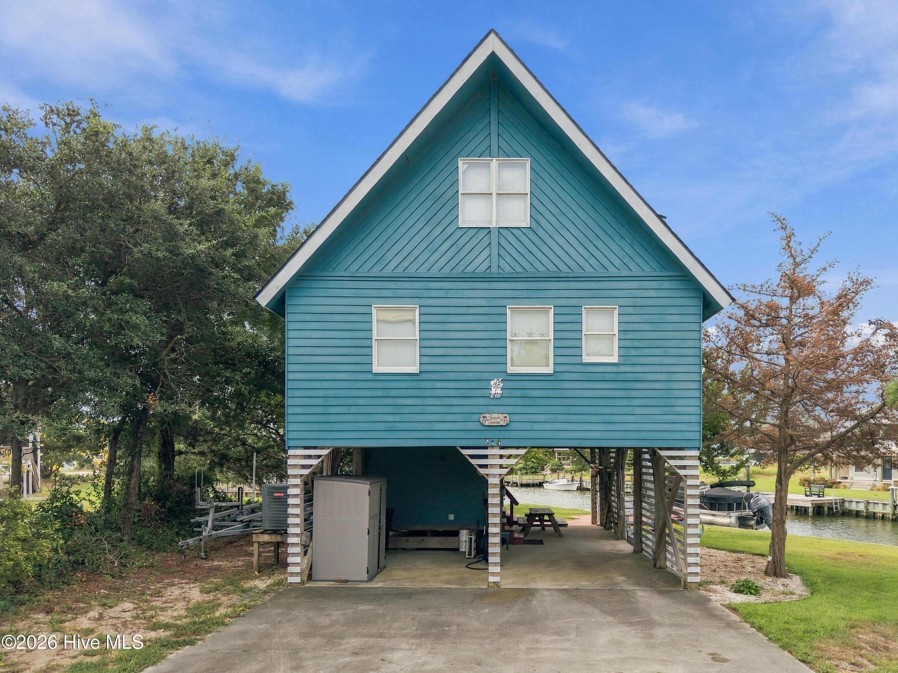213 W Amberjack Court Property Photo 2