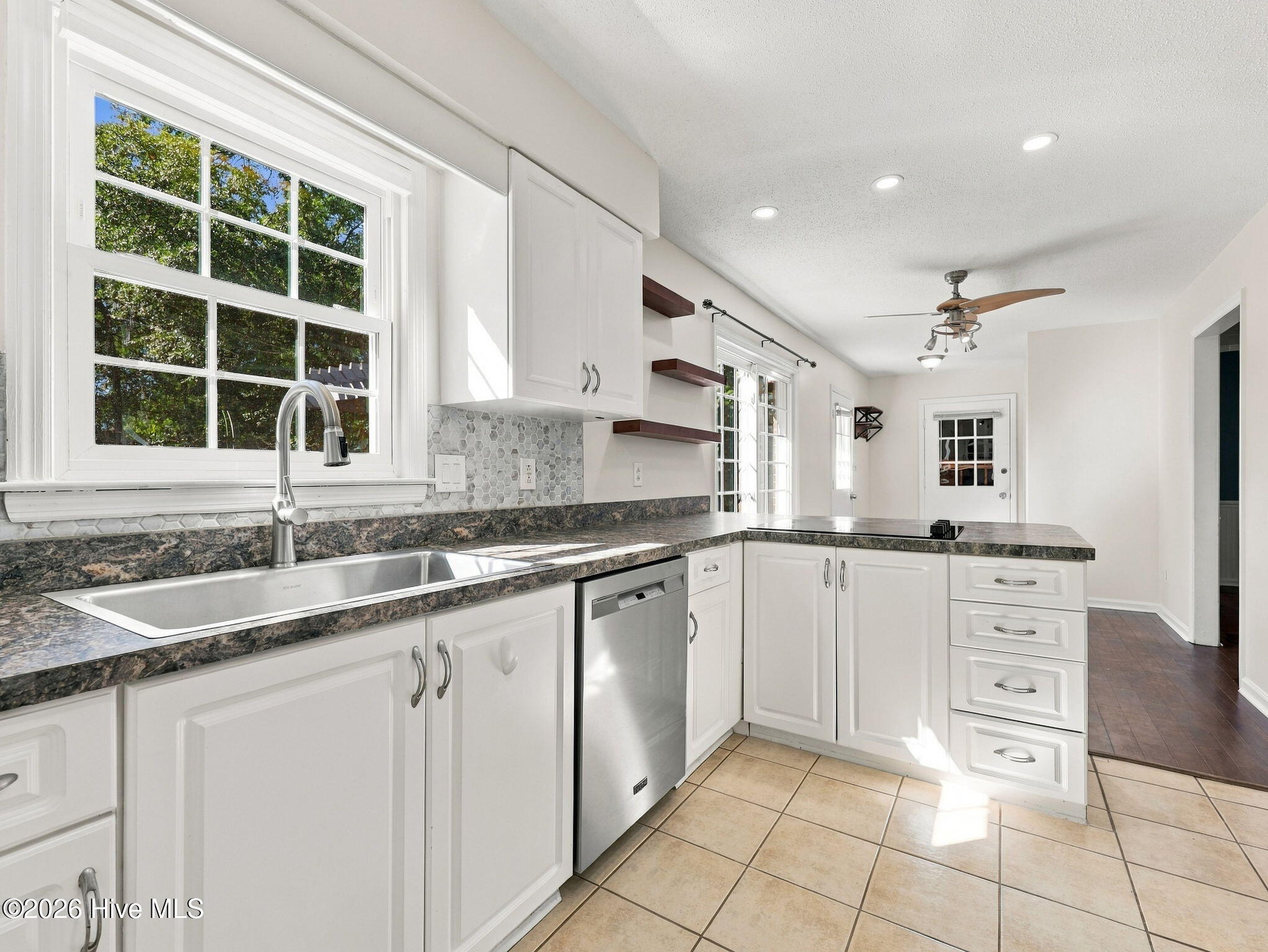 123 Robinhood Drive Property Photo 8