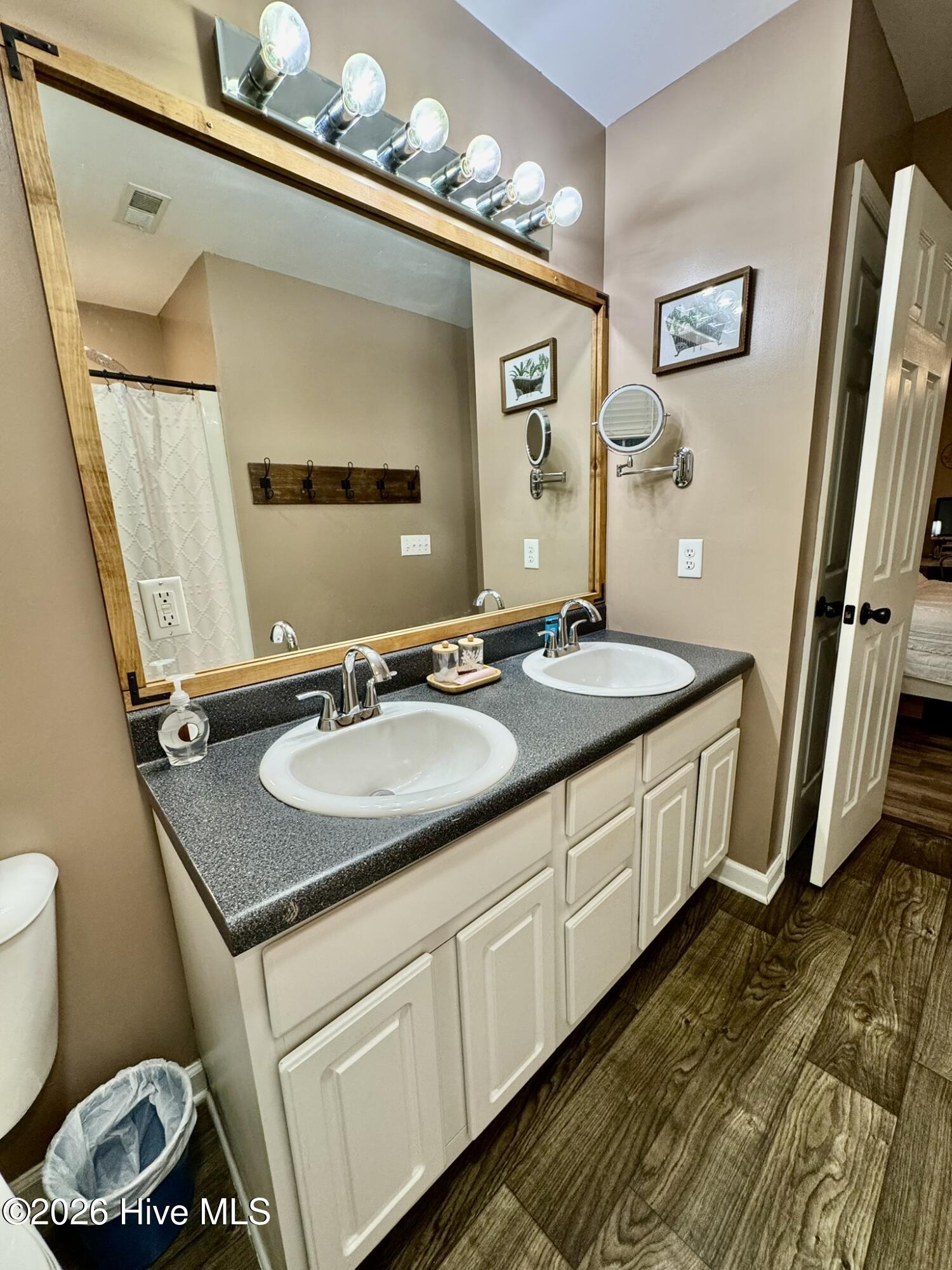 305 Klamath Trail Property Photo 24