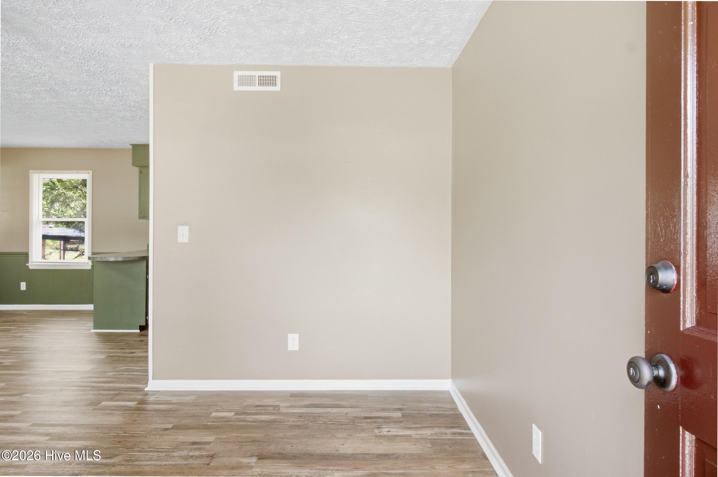109 E Walnut Street Property Photo 5