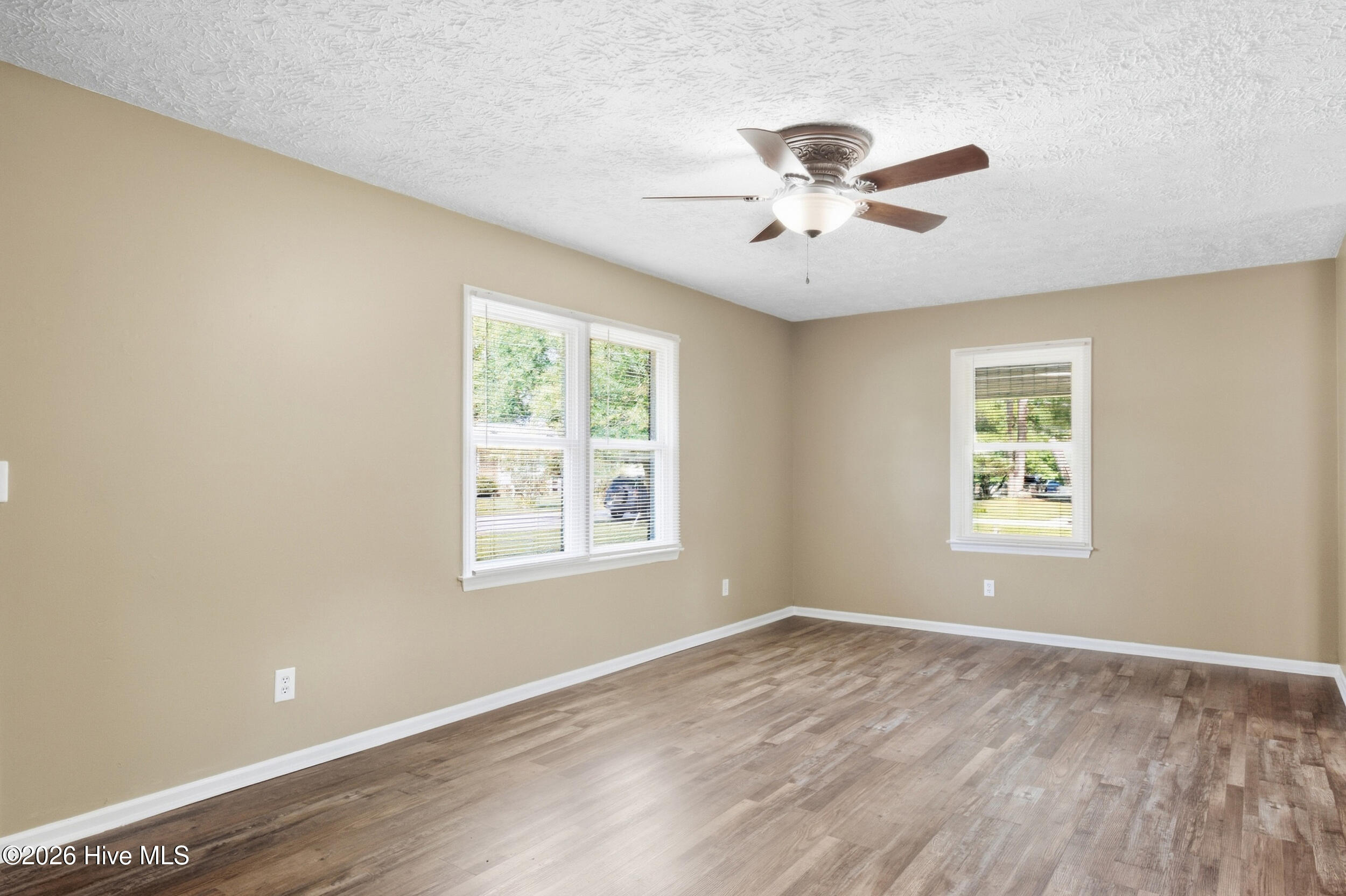 109 E Walnut Street Property Photo 9