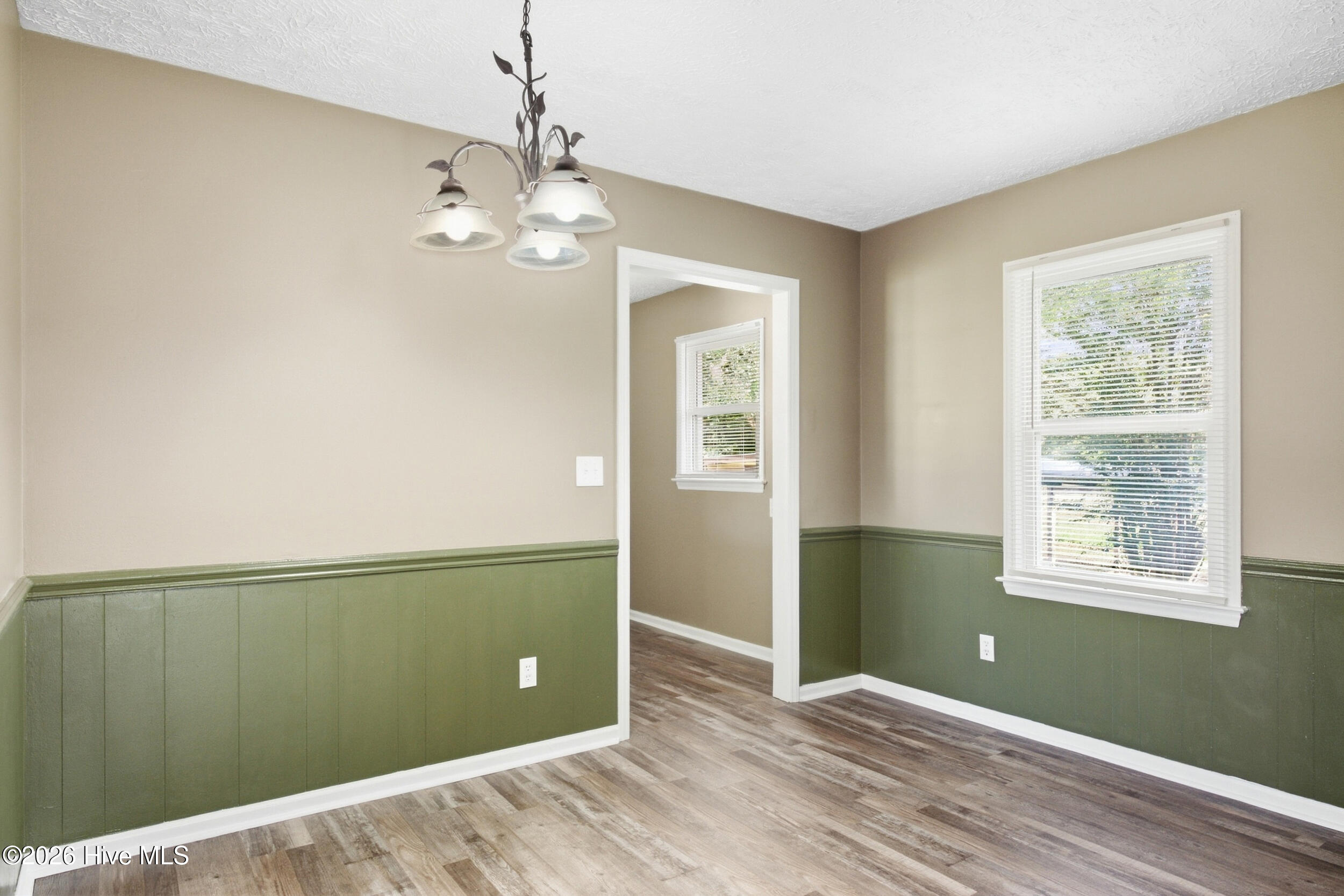 109 E Walnut Street Property Photo 10