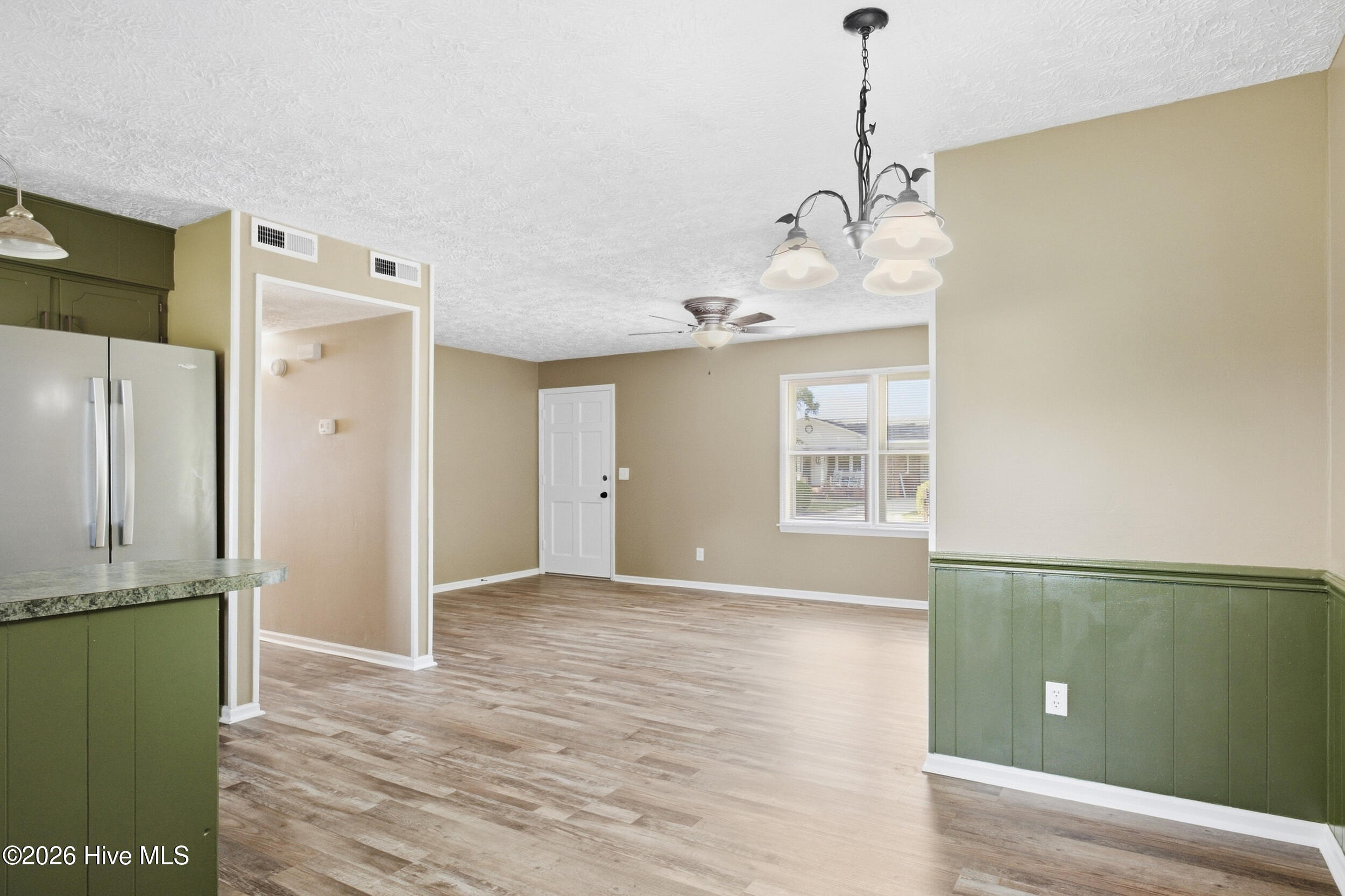 109 E Walnut Street Property Photo 12