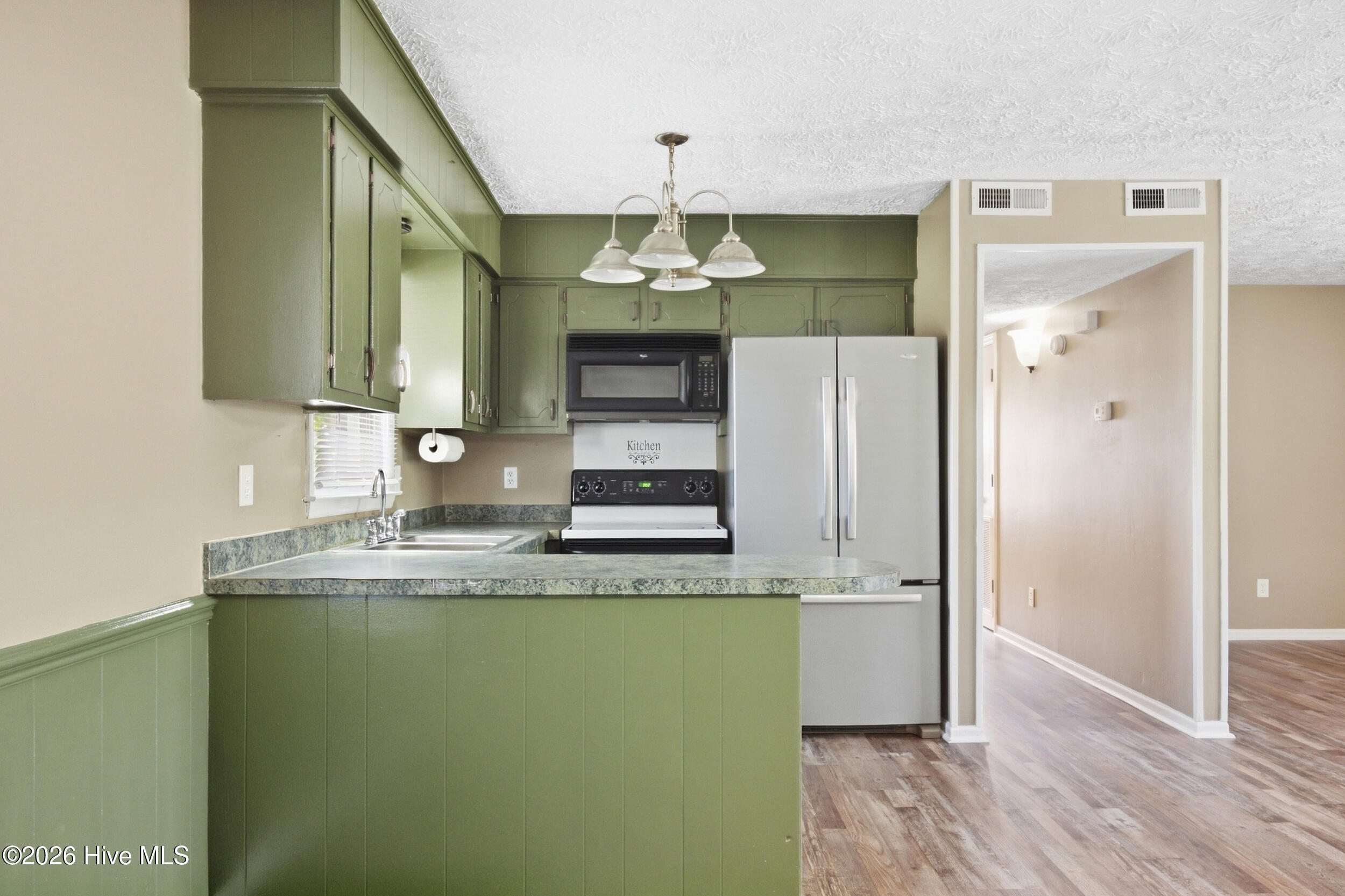 109 E Walnut Street Property Photo 14