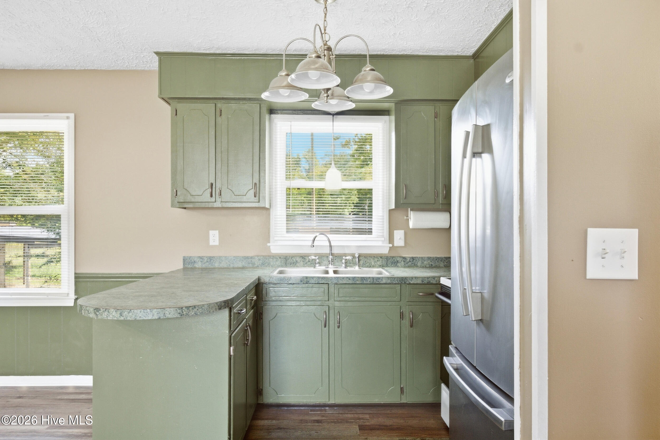 109 E Walnut Street Property Photo 16