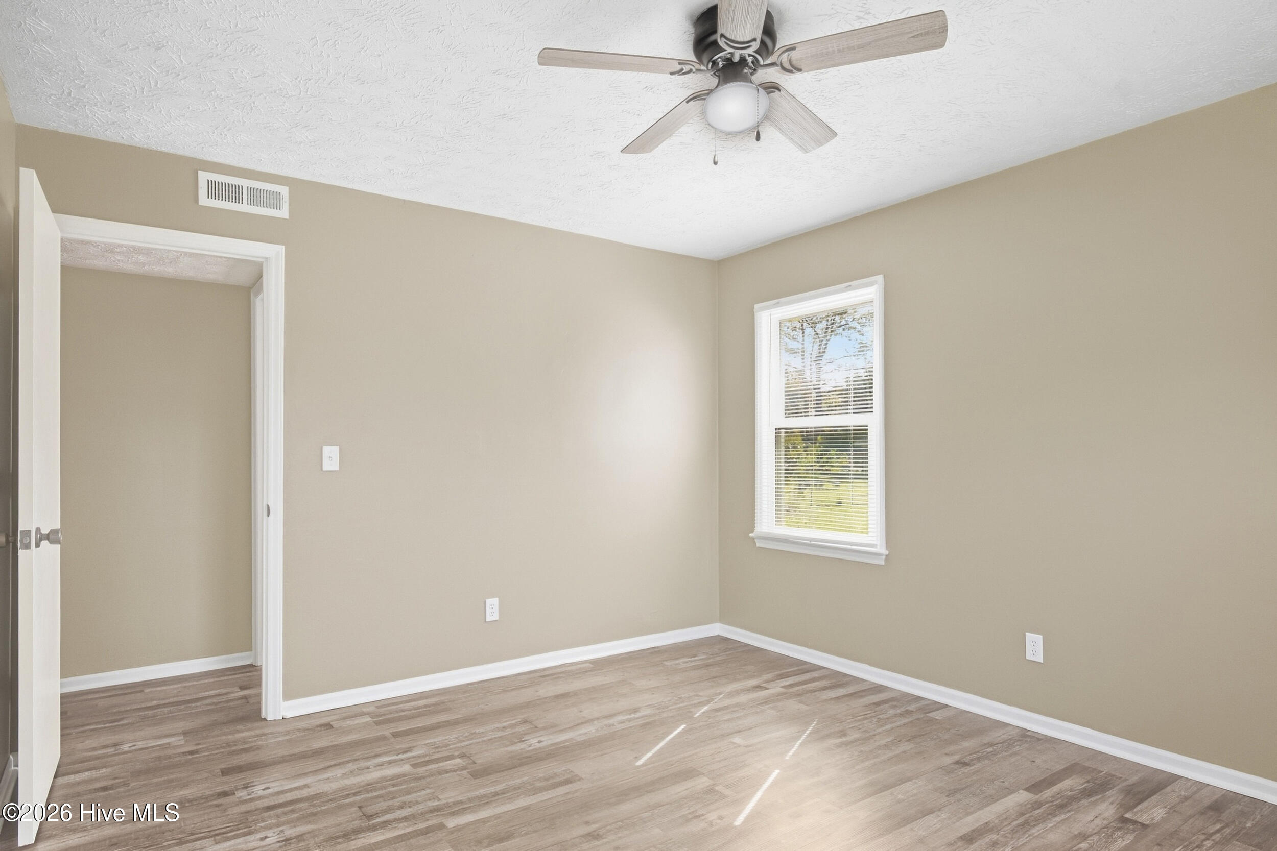 109 E Walnut Street Property Photo 23