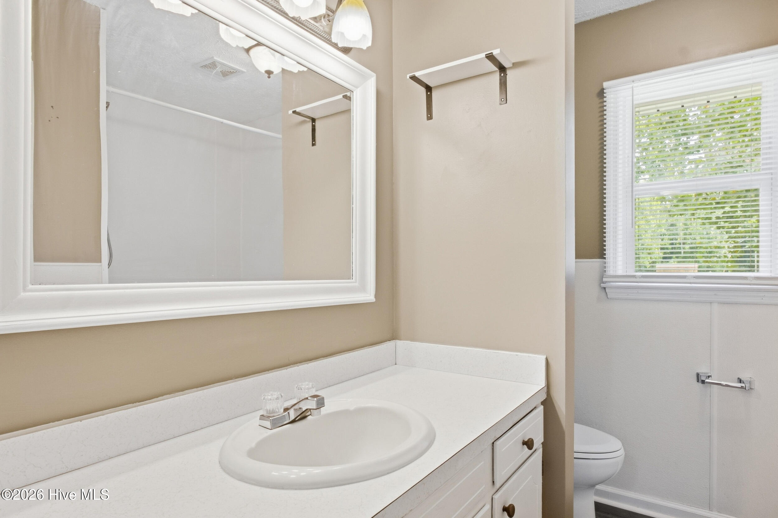 109 E Walnut Street Property Photo 24