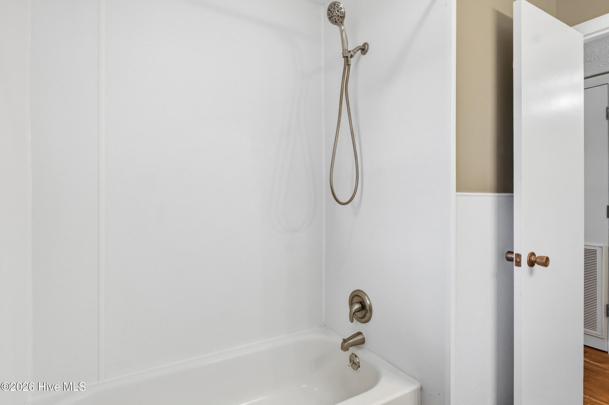 109 E Walnut Street Property Photo 27
