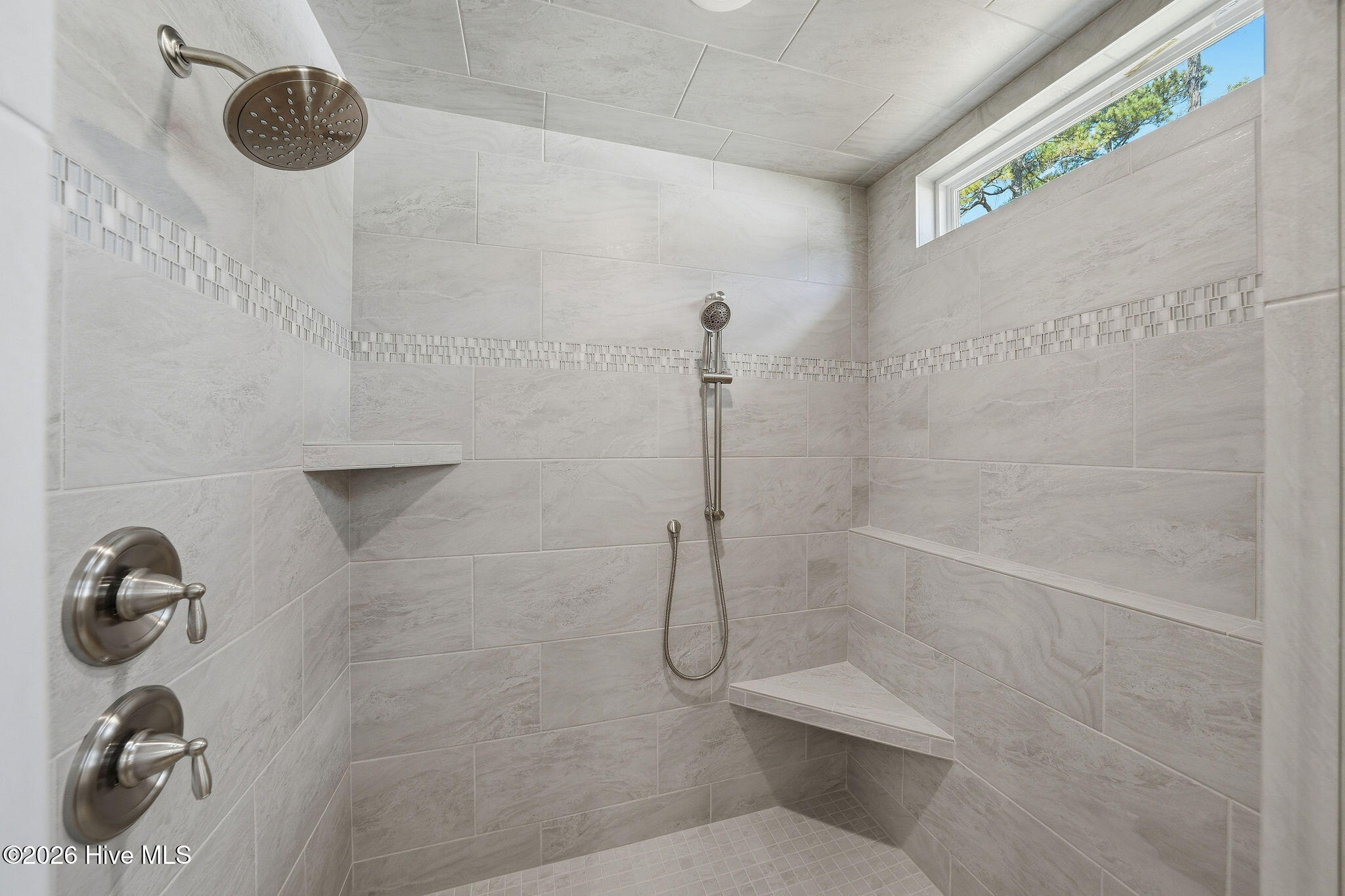 212 E Winding Way Property Photo 34