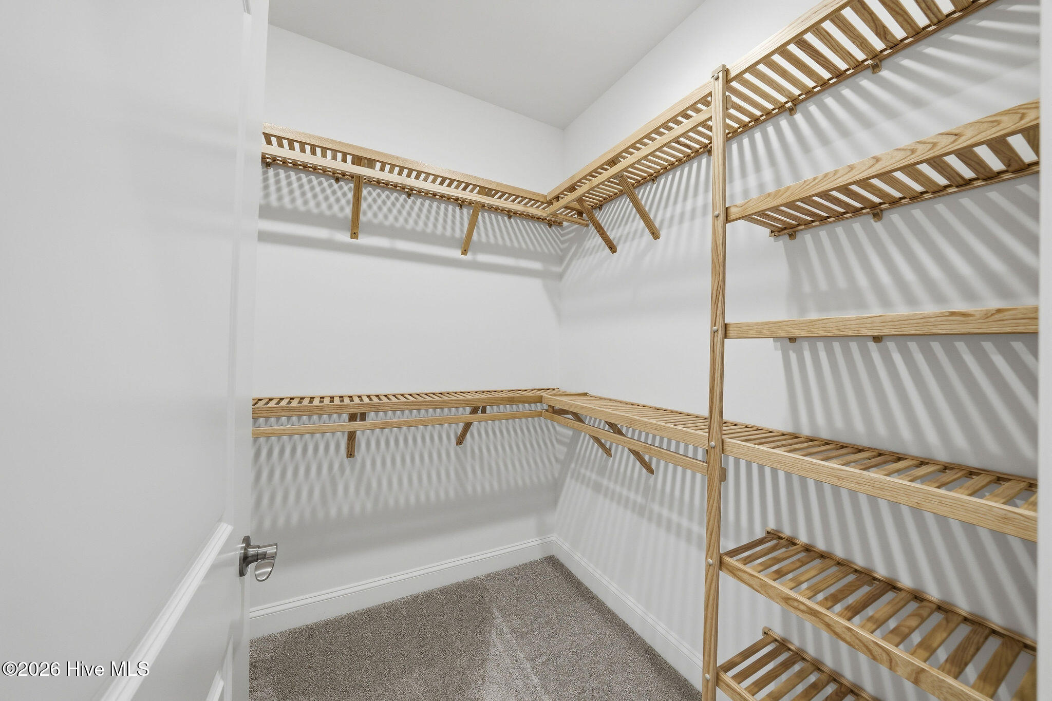 212 E Winding Way Property Photo 36